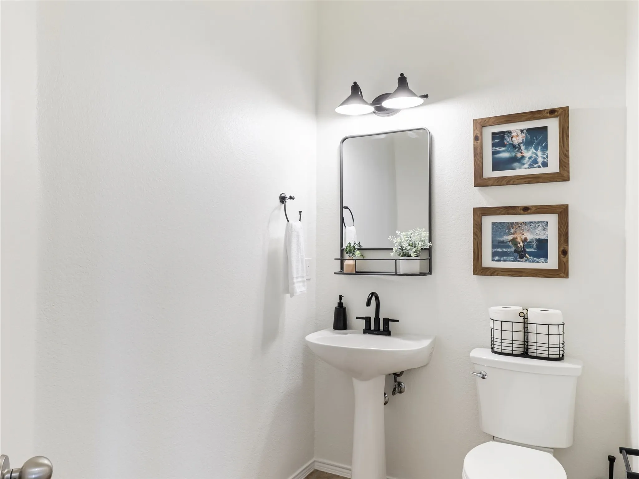 Single Family Residence For Sale in Denton County , 2373 Falcon Point Drive, Frisco, Texas 75033, 4 Bedroom, 4 Bathroom, 2 Garage spaces, 3,381 Sqft, built in 2005, mls#21276418, Real Estate Agent in Frisco, Homes For Sale in Denton county, Homes For Sale in Frisco, Realtor in Frisco Texas, Real Estate Brokerage Independent Realty Texas, Luminita Cordes Realtor
