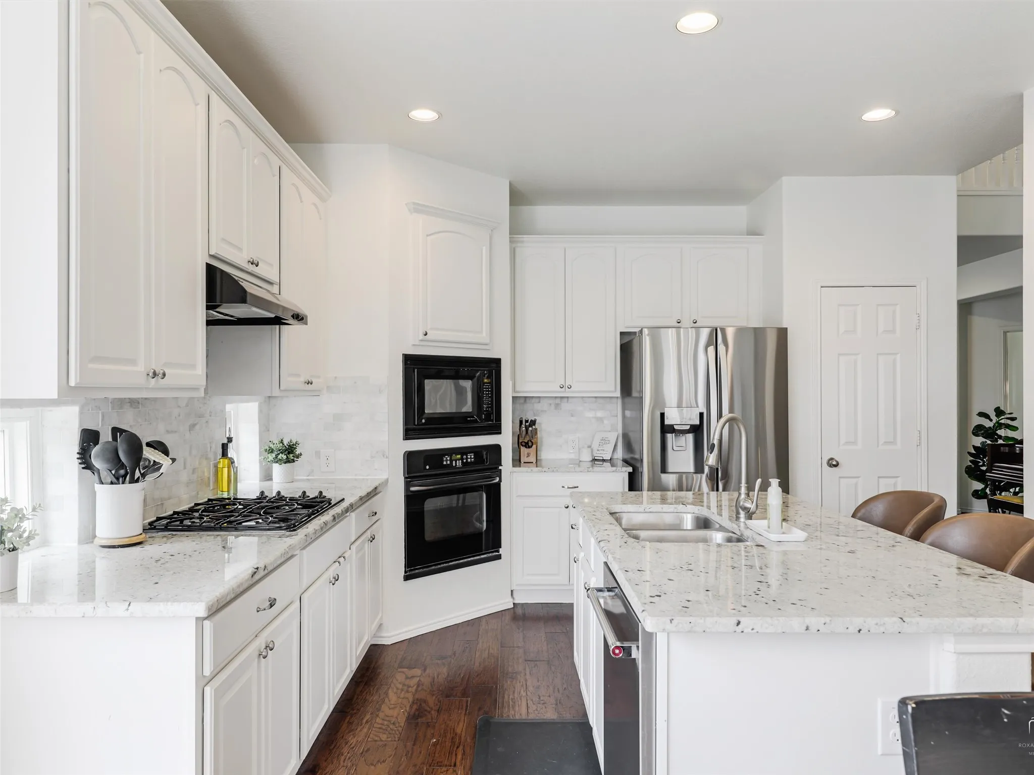 Single Family Residence For Sale in Denton County , 2373 Falcon Point Drive, Frisco, Texas 75033, 4 Bedroom, 4 Bathroom, 2 Garage spaces, 3,381 Sqft, built in 2005, mls#21276418, Real Estate Agent in Frisco, Homes For Sale in Denton county, Homes For Sale in Frisco, Realtor in Frisco Texas, Real Estate Brokerage Independent Realty Texas, Luminita Cordes Realtor