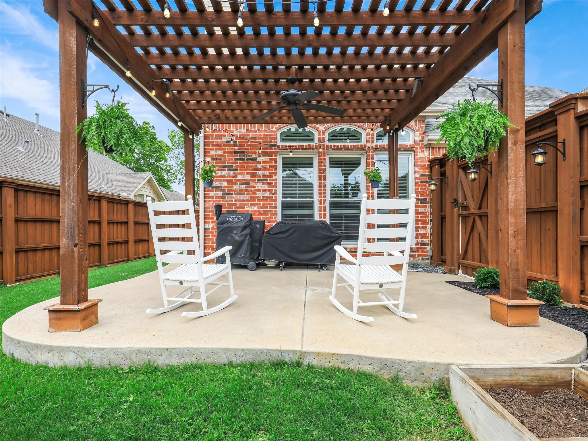 Single Family Residence For Sale in Denton County , 2373 Falcon Point Drive, Frisco, Texas 75033, 4 Bedroom, 4 Bathroom, 2 Garage spaces, 3,381 Sqft, built in 2005, mls#21276418, Real Estate Agent in Frisco, Homes For Sale in Denton county, Homes For Sale in Frisco, Realtor in Frisco Texas, Real Estate Brokerage Independent Realty Texas, Luminita Cordes Realtor