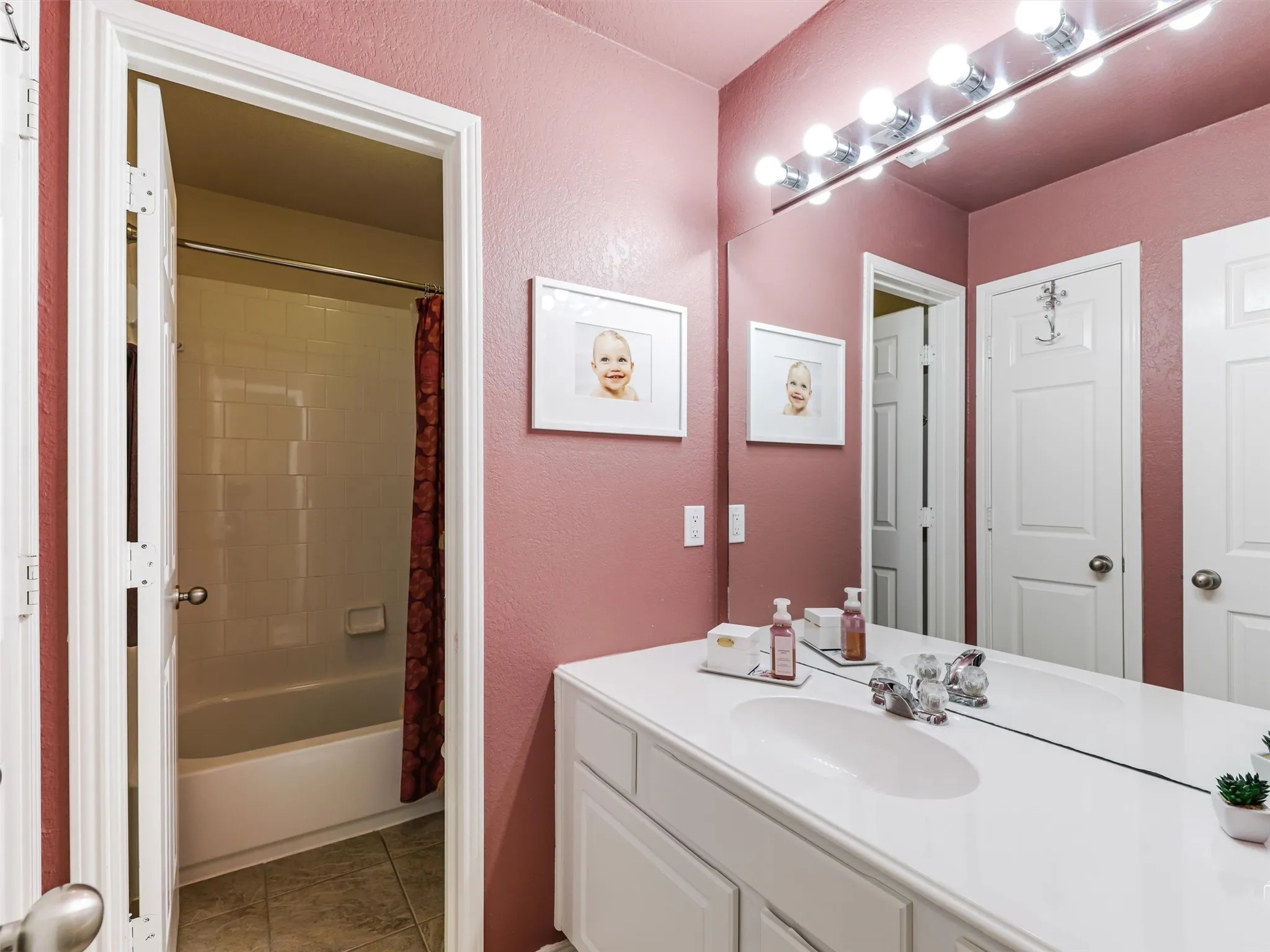 Single Family Residence For Sale in Denton County , 2373 Falcon Point Drive, Frisco, Texas 75033, 4 Bedroom, 4 Bathroom, 2 Garage spaces, 3,381 Sqft, built in 2005, mls#21276418, Real Estate Agent in Frisco, Homes For Sale in Denton county, Homes For Sale in Frisco, Realtor in Frisco Texas, Real Estate Brokerage Independent Realty Texas, Luminita Cordes Realtor