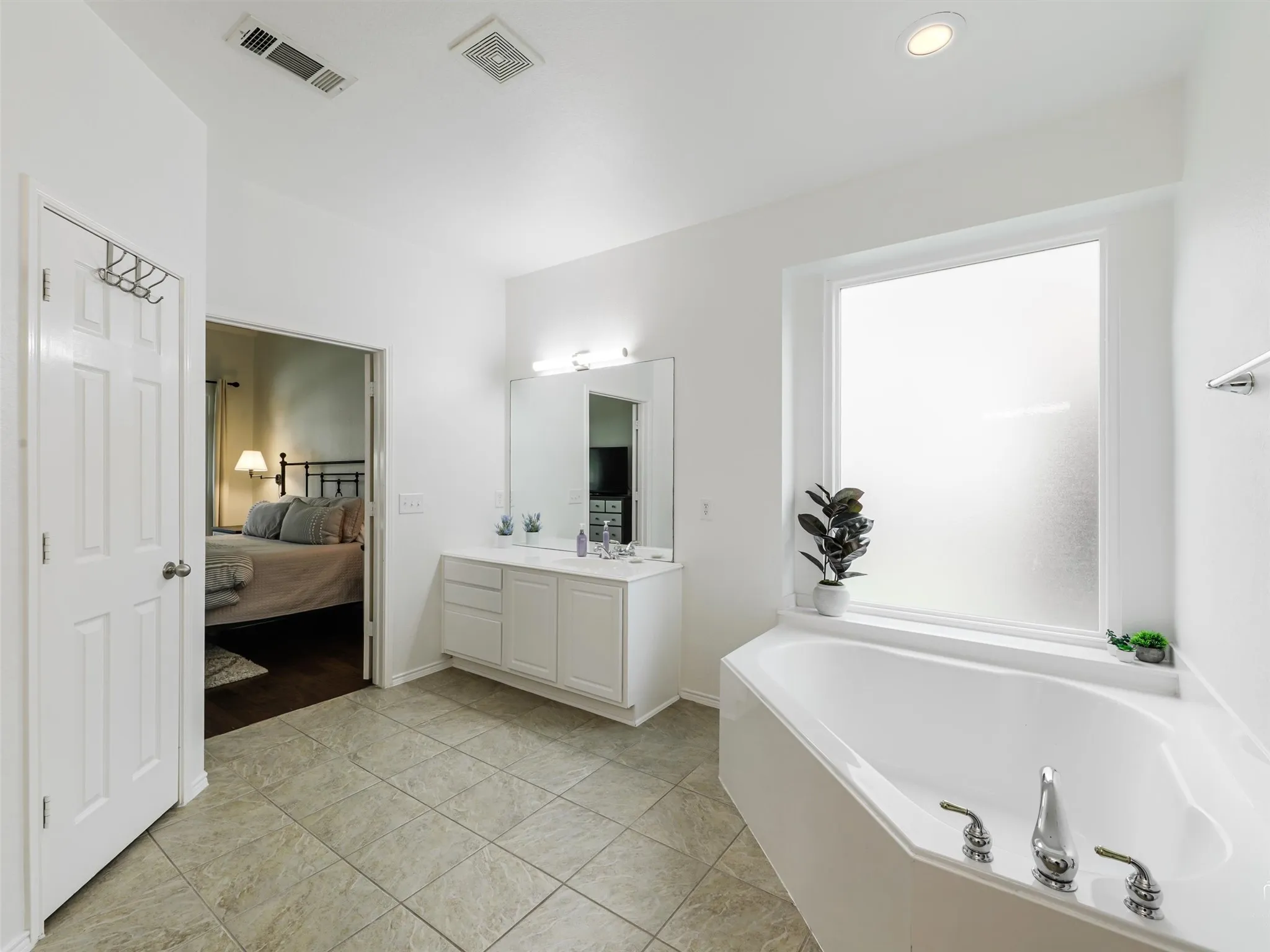 Single Family Residence For Sale in Denton County , 2373 Falcon Point Drive, Frisco, Texas 75033, 4 Bedroom, 4 Bathroom, 2 Garage spaces, 3,381 Sqft, built in 2005, mls#21276418, Real Estate Agent in Frisco, Homes For Sale in Denton county, Homes For Sale in Frisco, Realtor in Frisco Texas, Real Estate Brokerage Independent Realty Texas, Luminita Cordes Realtor