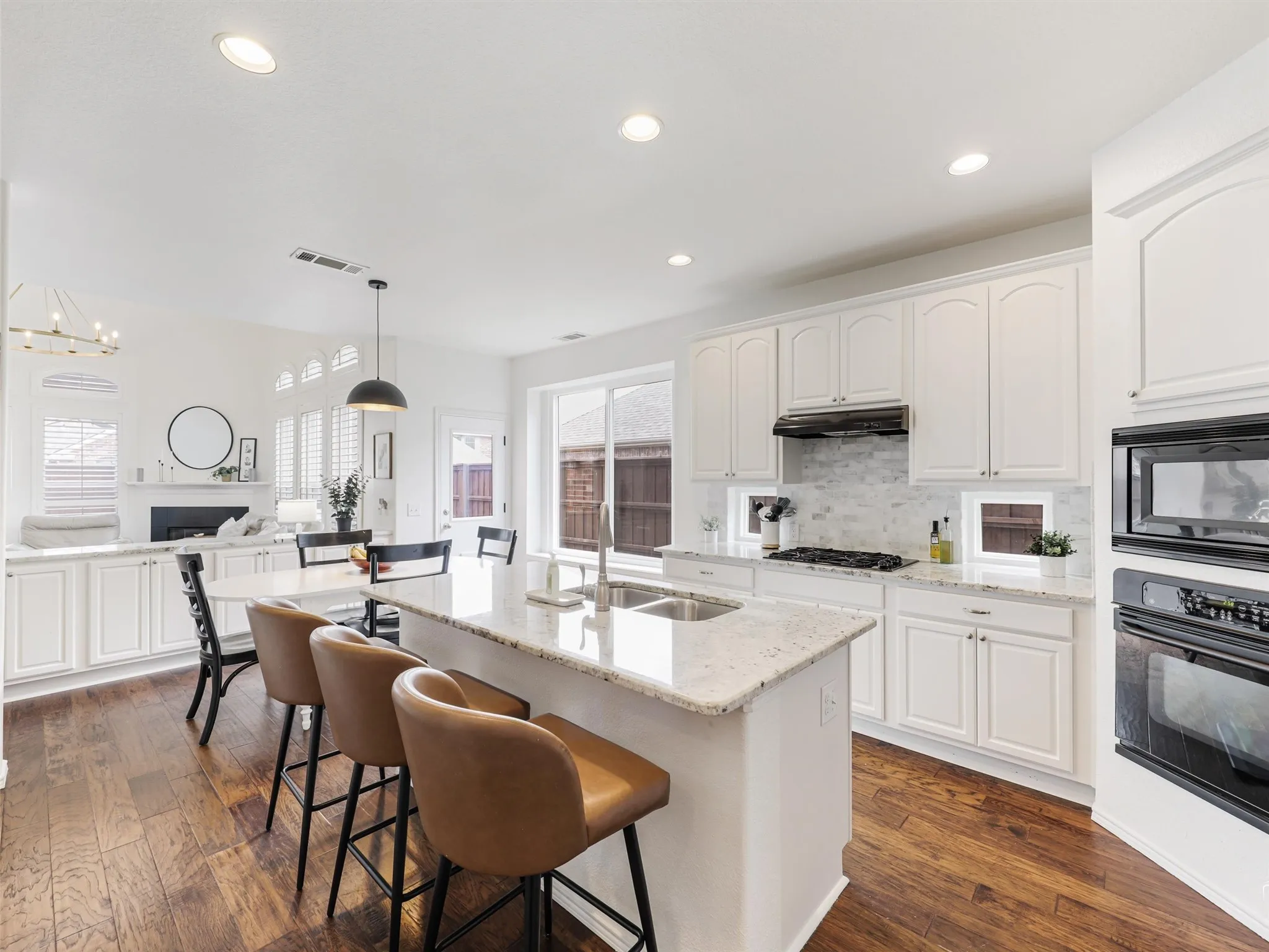 Single Family Residence For Sale in Denton County , 2373 Falcon Point Drive, Frisco, Texas 75033, 4 Bedroom, 4 Bathroom, 2 Garage spaces, 3,381 Sqft, built in 2005, mls#21276418, Real Estate Agent in Frisco, Homes For Sale in Denton county, Homes For Sale in Frisco, Realtor in Frisco Texas, Real Estate Brokerage Independent Realty Texas, Luminita Cordes Realtor