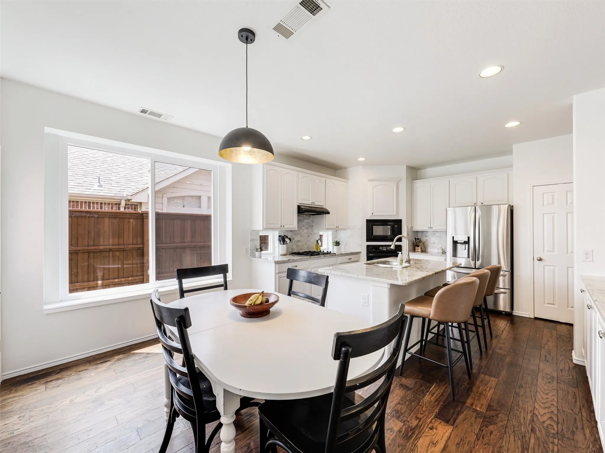 Single Family Residence For Sale in Denton County , 2373 Falcon Point Drive, Frisco, Texas 75033, 4 Bedroom, 4 Bathroom, 2 Garage spaces, 3,381 Sqft, built in 2005, mls#21276418, Real Estate Agent in Frisco, Homes For Sale in Denton county, Homes For Sale in Frisco, Realtor in Frisco Texas, Real Estate Brokerage Independent Realty Texas, Luminita Cordes Realtor