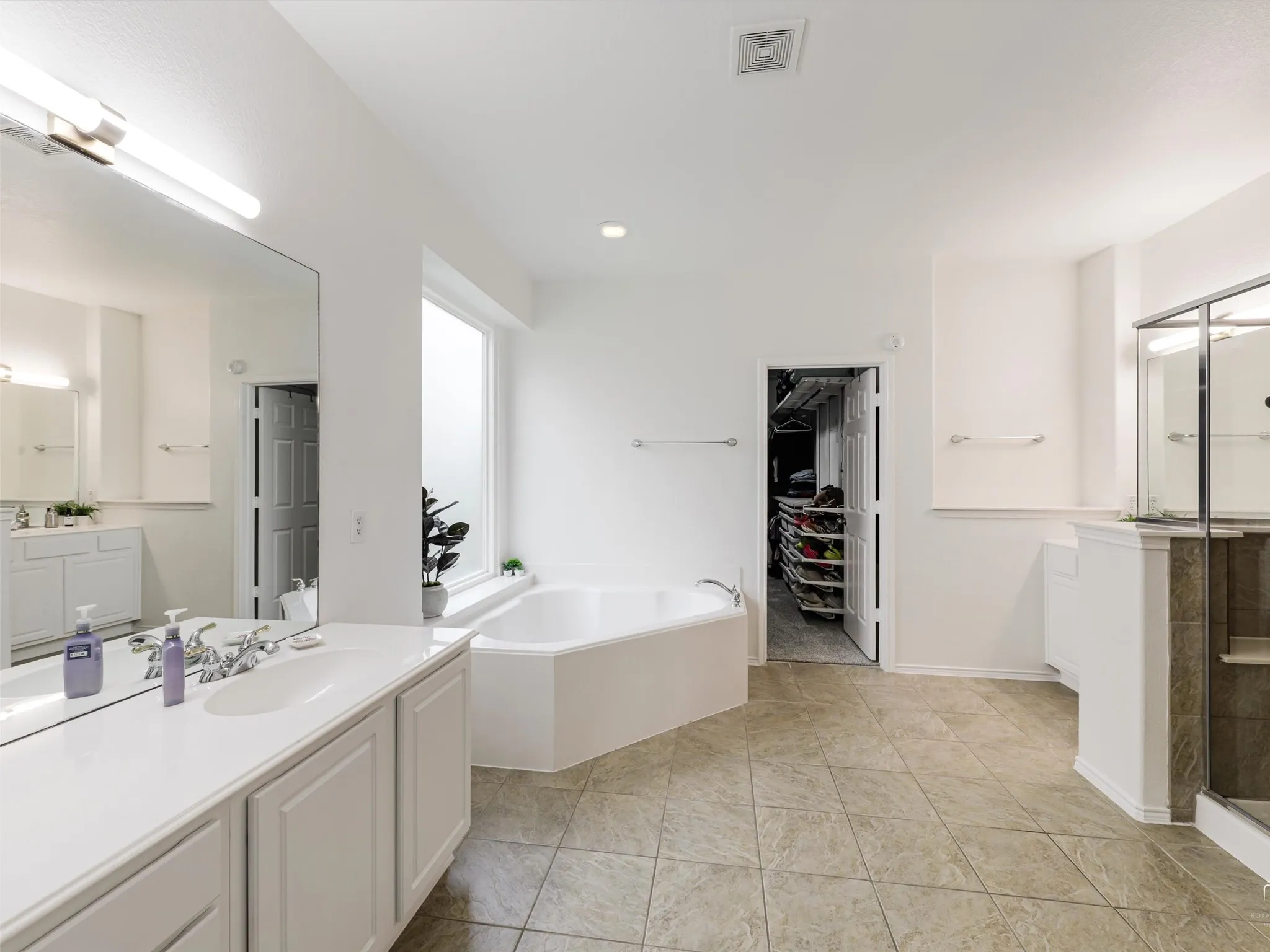 Single Family Residence For Sale in Denton County , 2373 Falcon Point Drive, Frisco, Texas 75033, 4 Bedroom, 4 Bathroom, 2 Garage spaces, 3,381 Sqft, built in 2005, mls#21276418, Real Estate Agent in Frisco, Homes For Sale in Denton county, Homes For Sale in Frisco, Realtor in Frisco Texas, Real Estate Brokerage Independent Realty Texas, Luminita Cordes Realtor