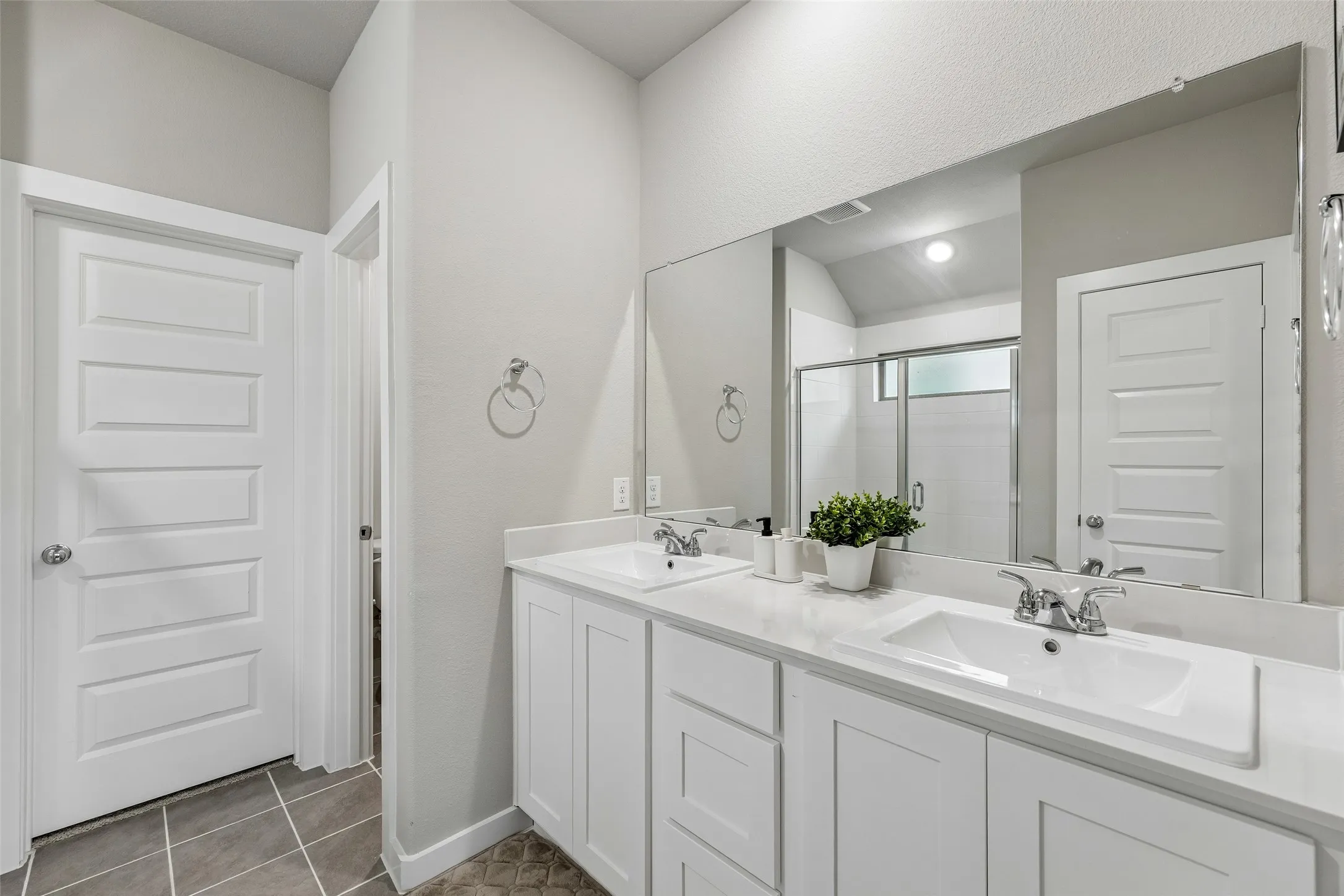 Single Family Residence For Sale in Collin County , 383 Silver Springs Lane, Lavon, Texas 75166, 4 Bedroom, 3 Bathroom, 2 Garage spaces, 2,466 Sqft, built in 2024, Price $384,900, mls#21275639, Real Estate Agent in Lavon, Homes For Sale in Collin county, Homes For Sale in Lavon, Realtor in Lavon Texas, Real Estate Brokerage Independent Realty Texas, Luminita Cordes Realtor