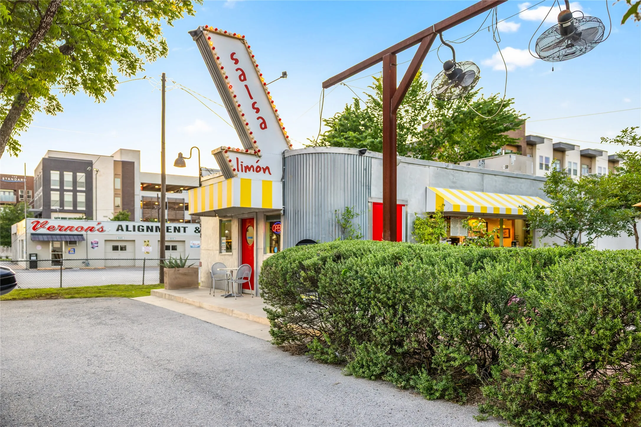 Residents of 109 Pineland Place enjoy close proximity to local favorites like Salsa Limón, offering convenient access to popular dining and neighborhood entertainment just moments from home.