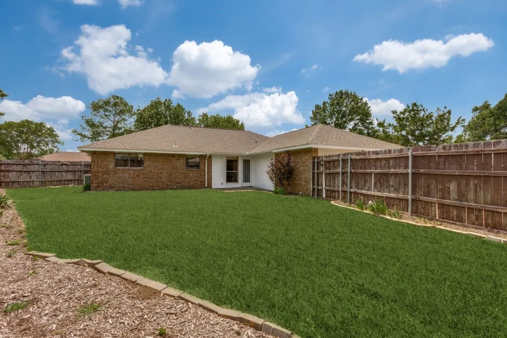 Single Family Residence For Rent in Denton County , 926 Hillside Lane, Flower Mound, Texas 75028, 3 Bedroom, 2 Bathroom, 2 Garage spaces, 1,498 Sqft, built in 1983, mls#21277614, Real Estate Agent in Flower Mound, Homes For Rent in Denton county, Homes For Rent in Flower Mound, Realtor in Flower Mound Texas, Real Estate Brokerage Independent Realty Texas, Luminita Cordes Realtor