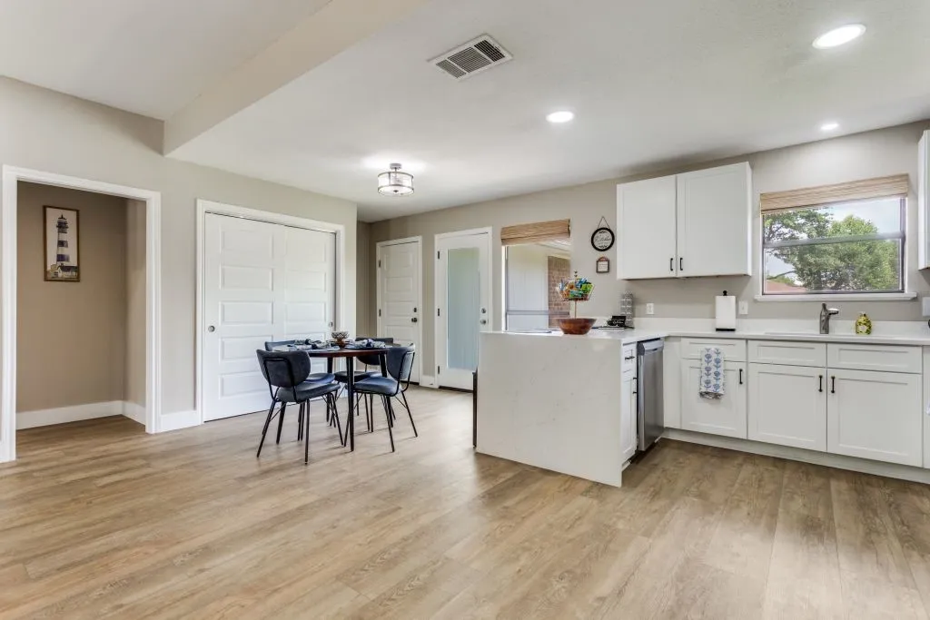 Single Family Residence For Rent in Denton County , 926 Hillside Lane, Flower Mound, Texas 75028, 3 Bedroom, 2 Bathroom, 2 Garage spaces, 1,498 Sqft, built in 1983, mls#21277614, Real Estate Agent in Flower Mound, Homes For Rent in Denton county, Homes For Rent in Flower Mound, Realtor in Flower Mound Texas, Real Estate Brokerage Independent Realty Texas, Luminita Cordes Realtor