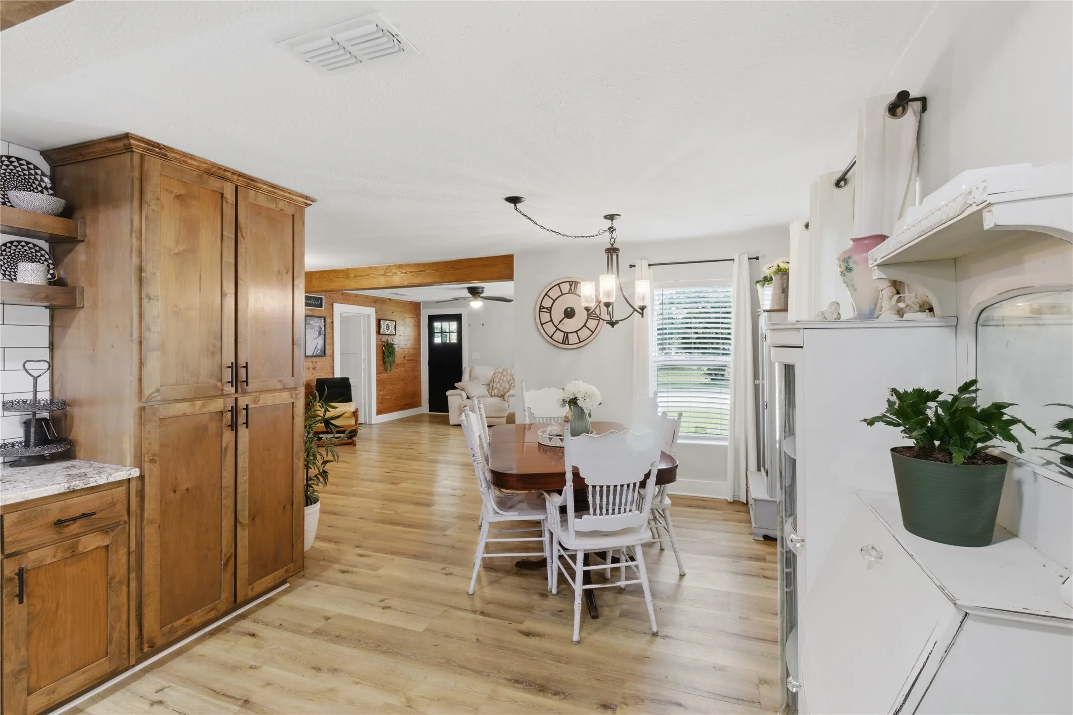 Single Family Residence For Sale in Wood County , 307 Locust Street, Winnsboro, Texas 75494, 2 Bedrooms, 1 Bathroom, Garage spaces, 1,168 Sqft, built in 1950, Price $215,000, mls#21277603, Real Estate Agent in Winnsboro, Homes For Sale in Wood county, Homes For Sale in Winnsboro, Realtor in Winnsboro Texas, Real Estate Brokerage Independent Realty Texas, Luminita Cordes Realtor