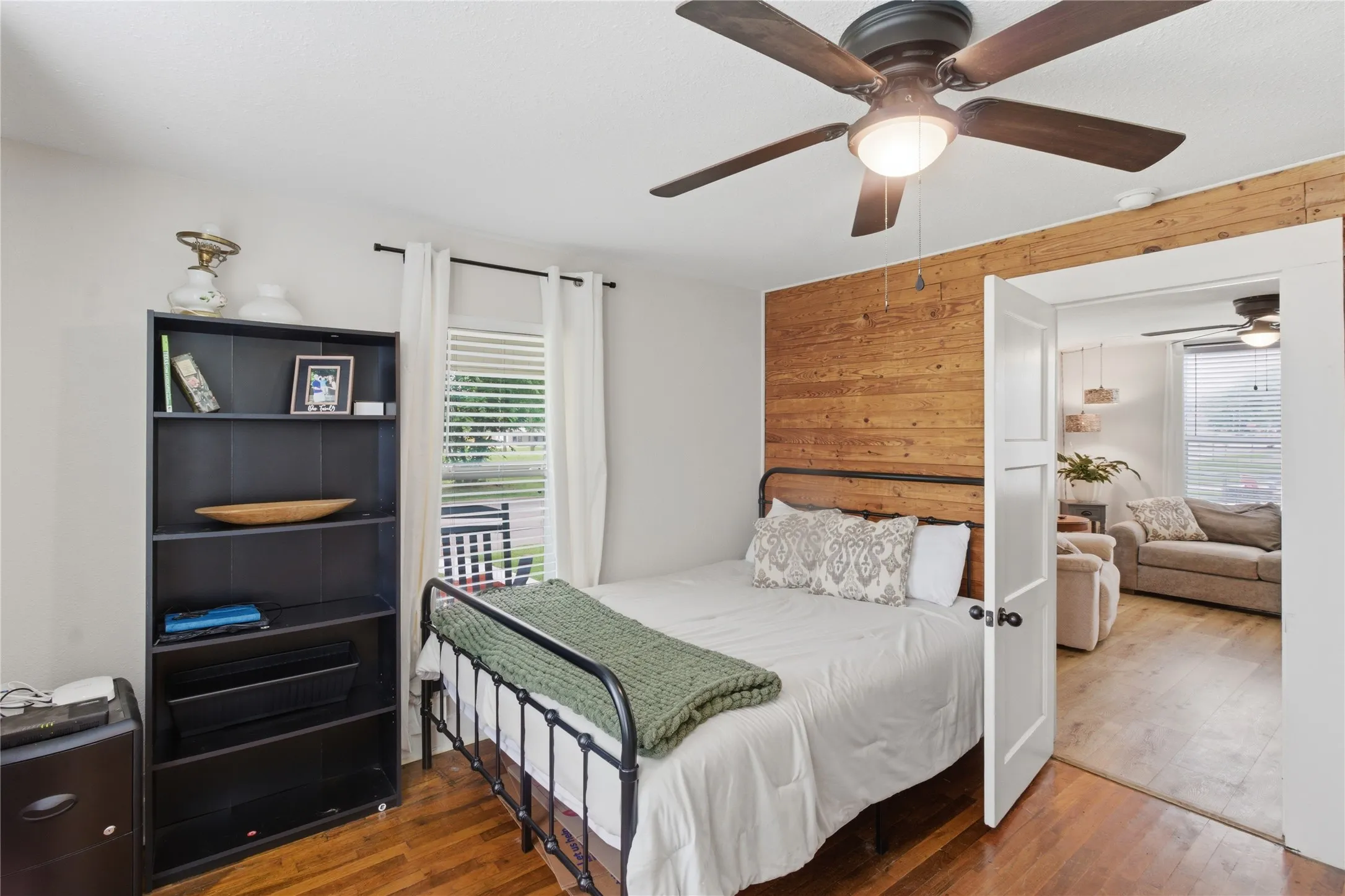 Single Family Residence For Sale in Wood County , 307 Locust Street, Winnsboro, Texas 75494, 2 Bedrooms, 1 Bathroom, Garage spaces, 1,168 Sqft, built in 1950, Price $215,000, mls#21277603, Real Estate Agent in Winnsboro, Homes For Sale in Wood county, Homes For Sale in Winnsboro, Realtor in Winnsboro Texas, Real Estate Brokerage Independent Realty Texas, Luminita Cordes Realtor