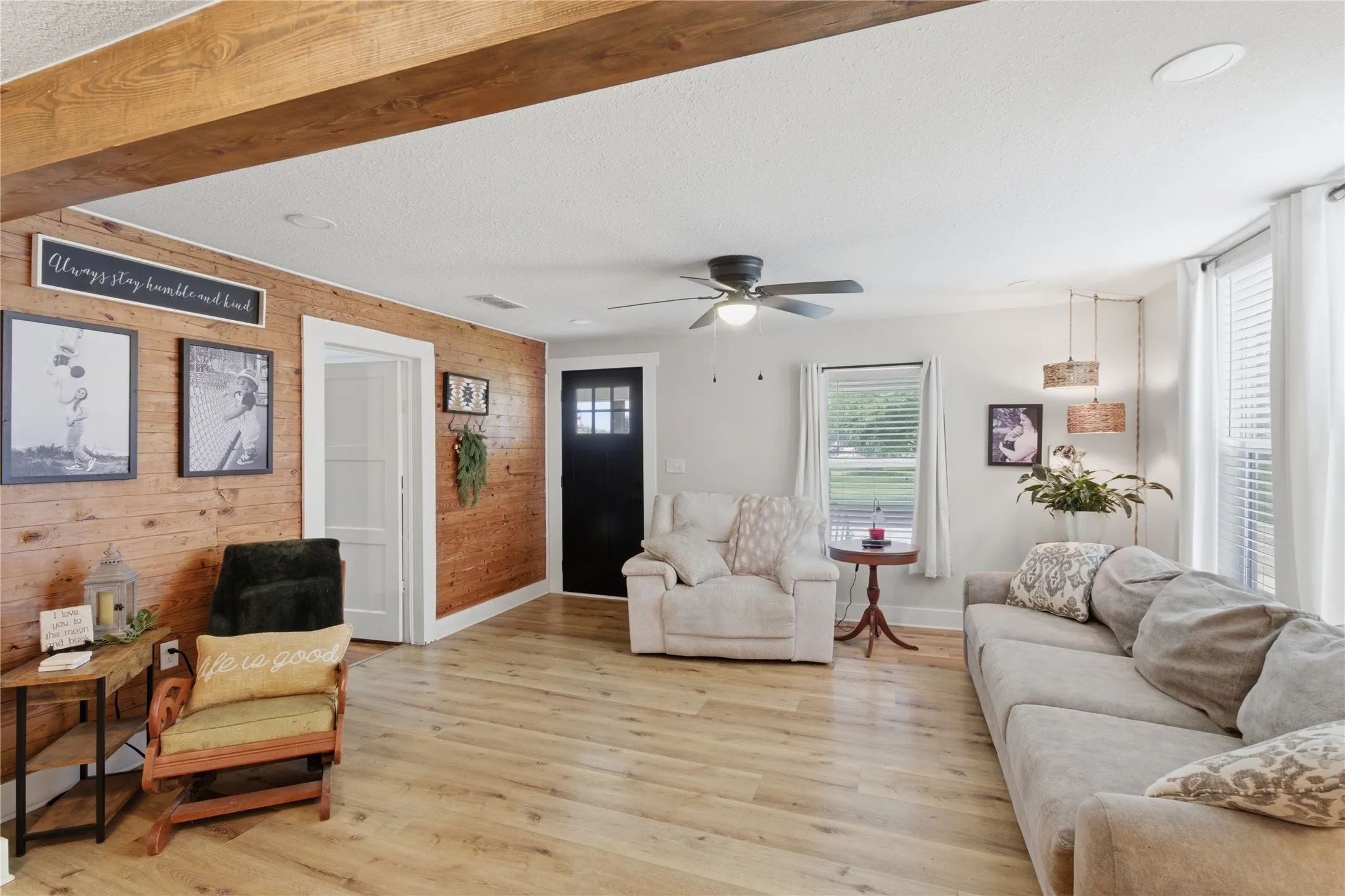 Single Family Residence For Sale in Wood County , 307 Locust Street, Winnsboro, Texas 75494, 2 Bedrooms, 1 Bathroom, Garage spaces, 1,168 Sqft, built in 1950, Price $215,000, mls#21277603, Real Estate Agent in Winnsboro, Homes For Sale in Wood county, Homes For Sale in Winnsboro, Realtor in Winnsboro Texas, Real Estate Brokerage Independent Realty Texas, Luminita Cordes Realtor
