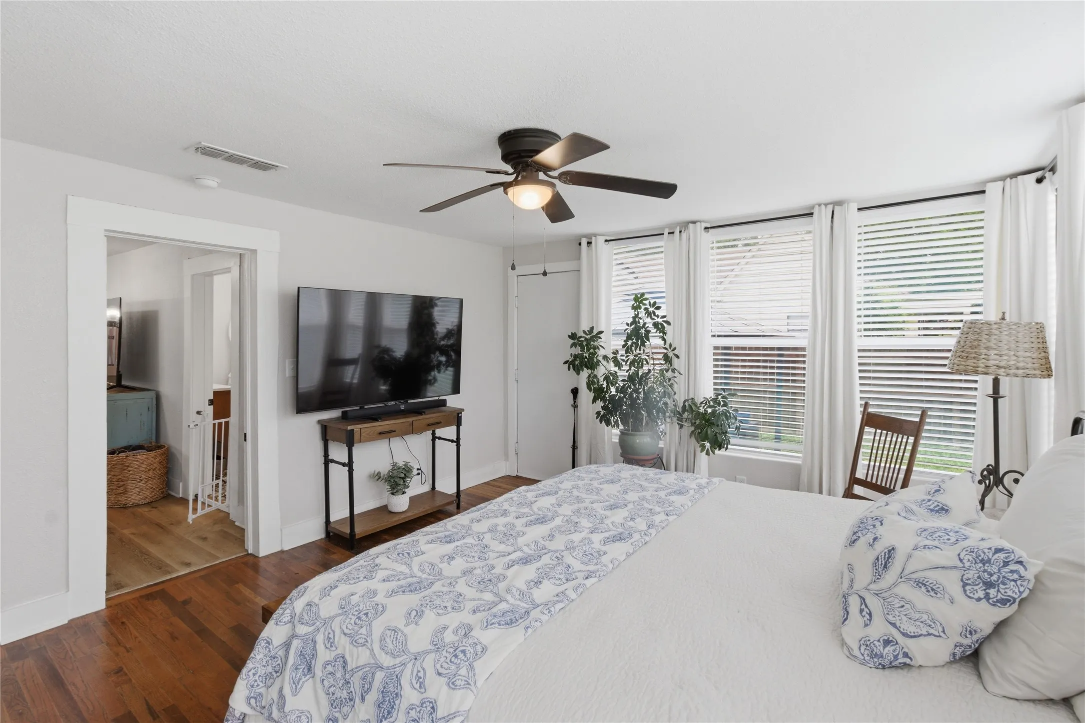 Single Family Residence For Sale in Wood County , 307 Locust Street, Winnsboro, Texas 75494, 2 Bedrooms, 1 Bathroom, Garage spaces, 1,168 Sqft, built in 1950, Price $215,000, mls#21277603, Real Estate Agent in Winnsboro, Homes For Sale in Wood county, Homes For Sale in Winnsboro, Realtor in Winnsboro Texas, Real Estate Brokerage Independent Realty Texas, Luminita Cordes Realtor