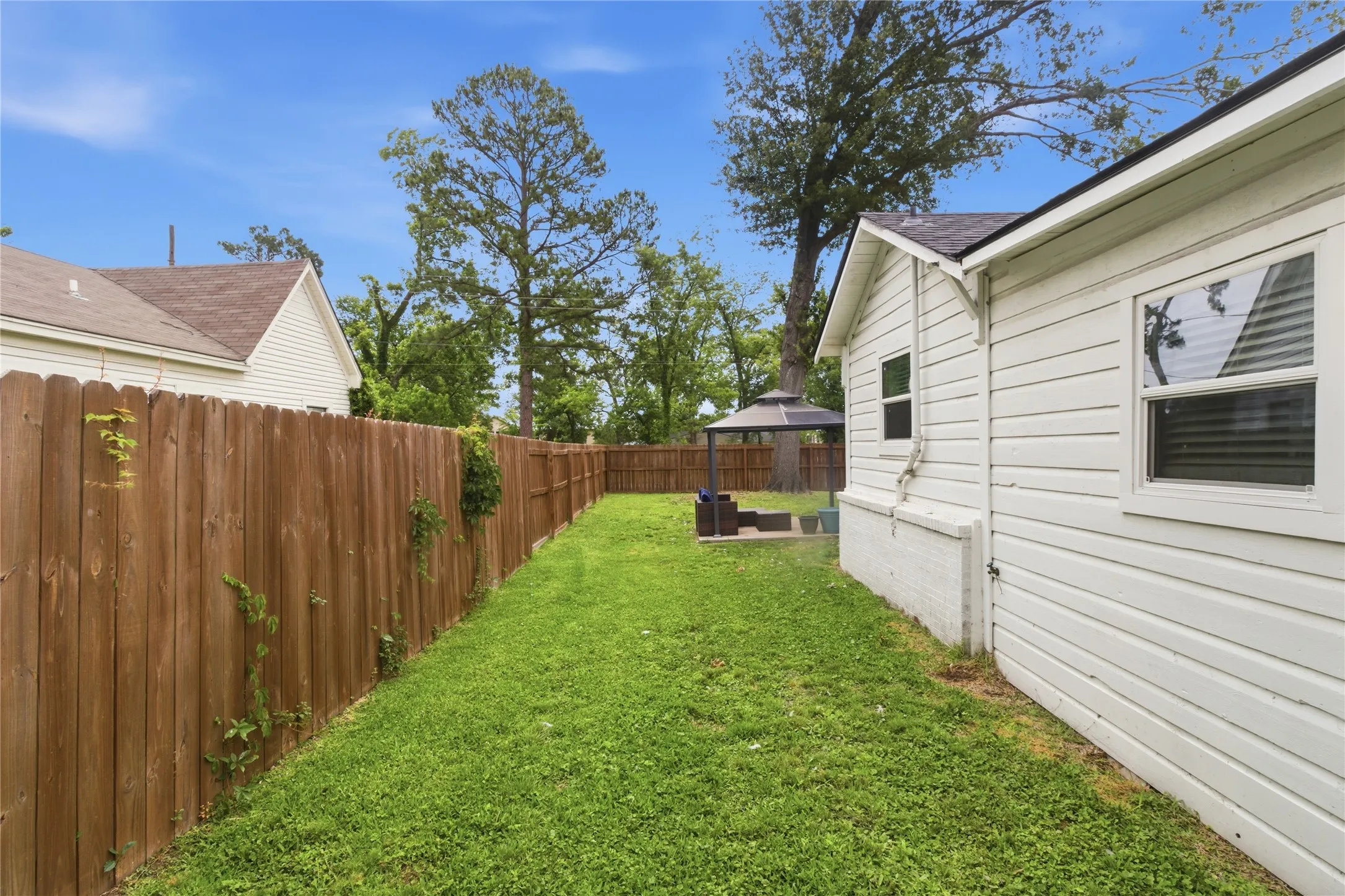 Single Family Residence For Sale in Wood County , 307 Locust Street, Winnsboro, Texas 75494, 2 Bedrooms, 1 Bathroom, Garage spaces, 1,168 Sqft, built in 1950, Price $215,000, mls#21277603, Real Estate Agent in Winnsboro, Homes For Sale in Wood county, Homes For Sale in Winnsboro, Realtor in Winnsboro Texas, Real Estate Brokerage Independent Realty Texas, Luminita Cordes Realtor