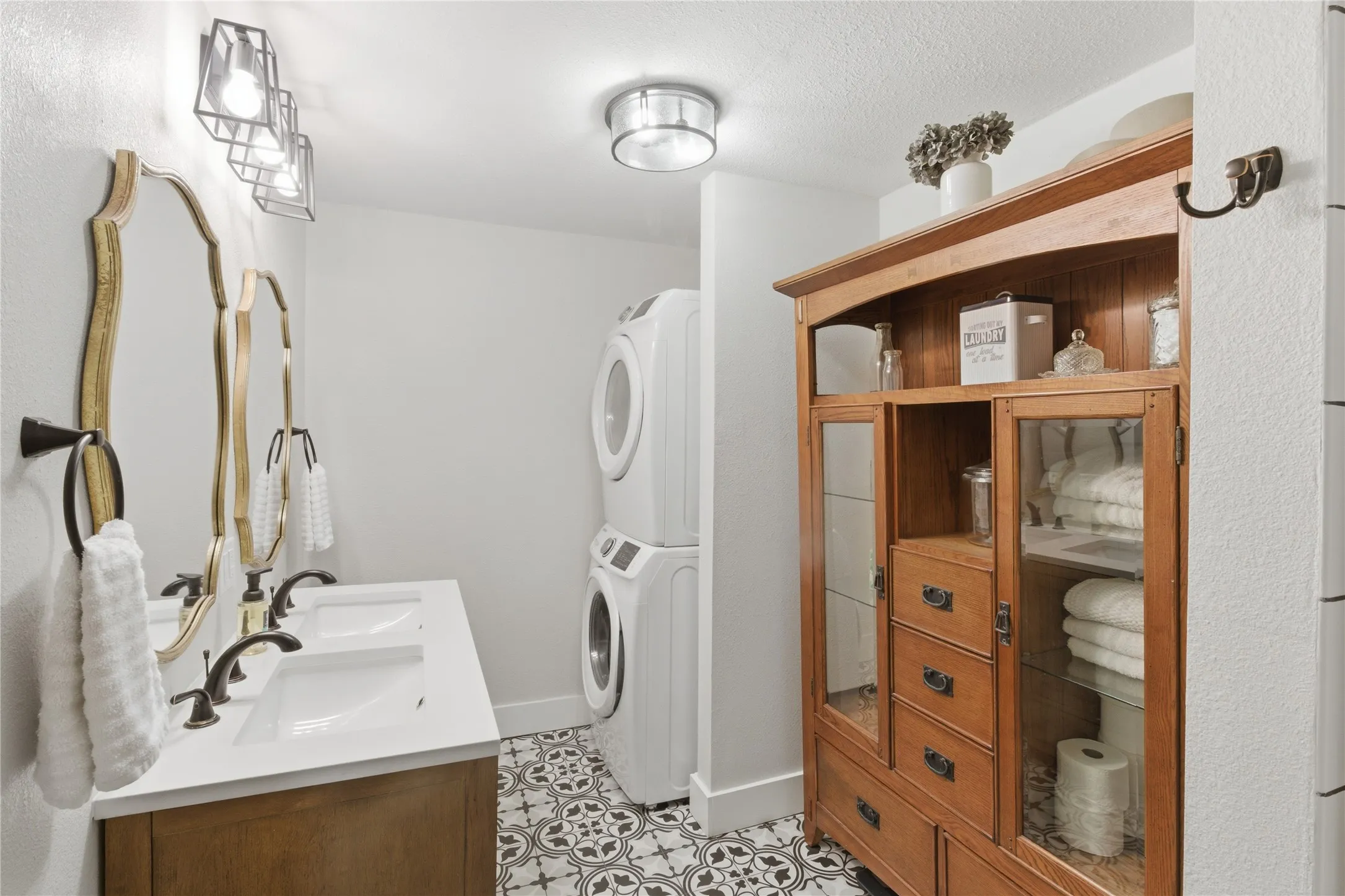 Single Family Residence For Sale in Wood County , 307 Locust Street, Winnsboro, Texas 75494, 2 Bedrooms, 1 Bathroom, Garage spaces, 1,168 Sqft, built in 1950, Price $215,000, mls#21277603, Real Estate Agent in Winnsboro, Homes For Sale in Wood county, Homes For Sale in Winnsboro, Realtor in Winnsboro Texas, Real Estate Brokerage Independent Realty Texas, Luminita Cordes Realtor