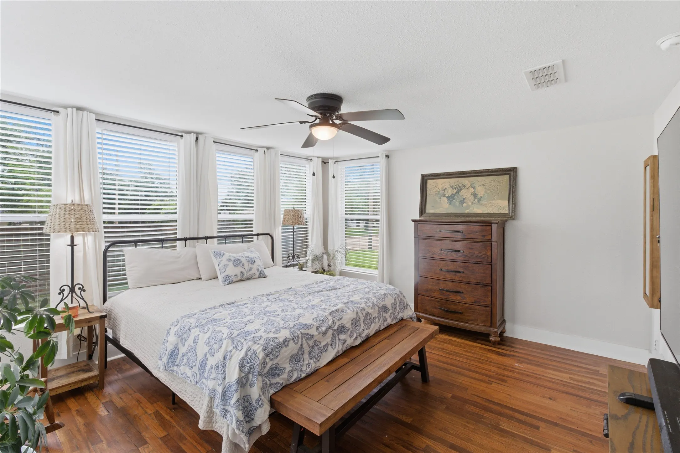 Single Family Residence For Sale in Wood County , 307 Locust Street, Winnsboro, Texas 75494, 2 Bedrooms, 1 Bathroom, Garage spaces, 1,168 Sqft, built in 1950, Price $215,000, mls#21277603, Real Estate Agent in Winnsboro, Homes For Sale in Wood county, Homes For Sale in Winnsboro, Realtor in Winnsboro Texas, Real Estate Brokerage Independent Realty Texas, Luminita Cordes Realtor