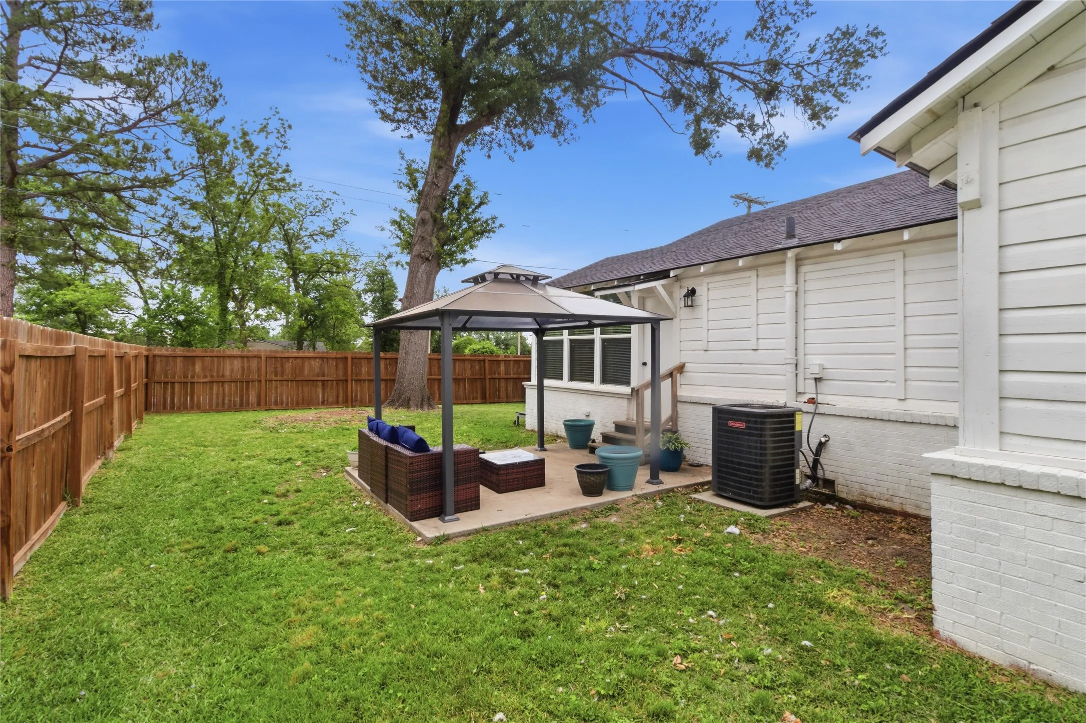 Single Family Residence For Sale in Wood County , 307 Locust Street, Winnsboro, Texas 75494, 2 Bedrooms, 1 Bathroom, Garage spaces, 1,168 Sqft, built in 1950, Price $215,000, mls#21277603, Real Estate Agent in Winnsboro, Homes For Sale in Wood county, Homes For Sale in Winnsboro, Realtor in Winnsboro Texas, Real Estate Brokerage Independent Realty Texas, Luminita Cordes Realtor