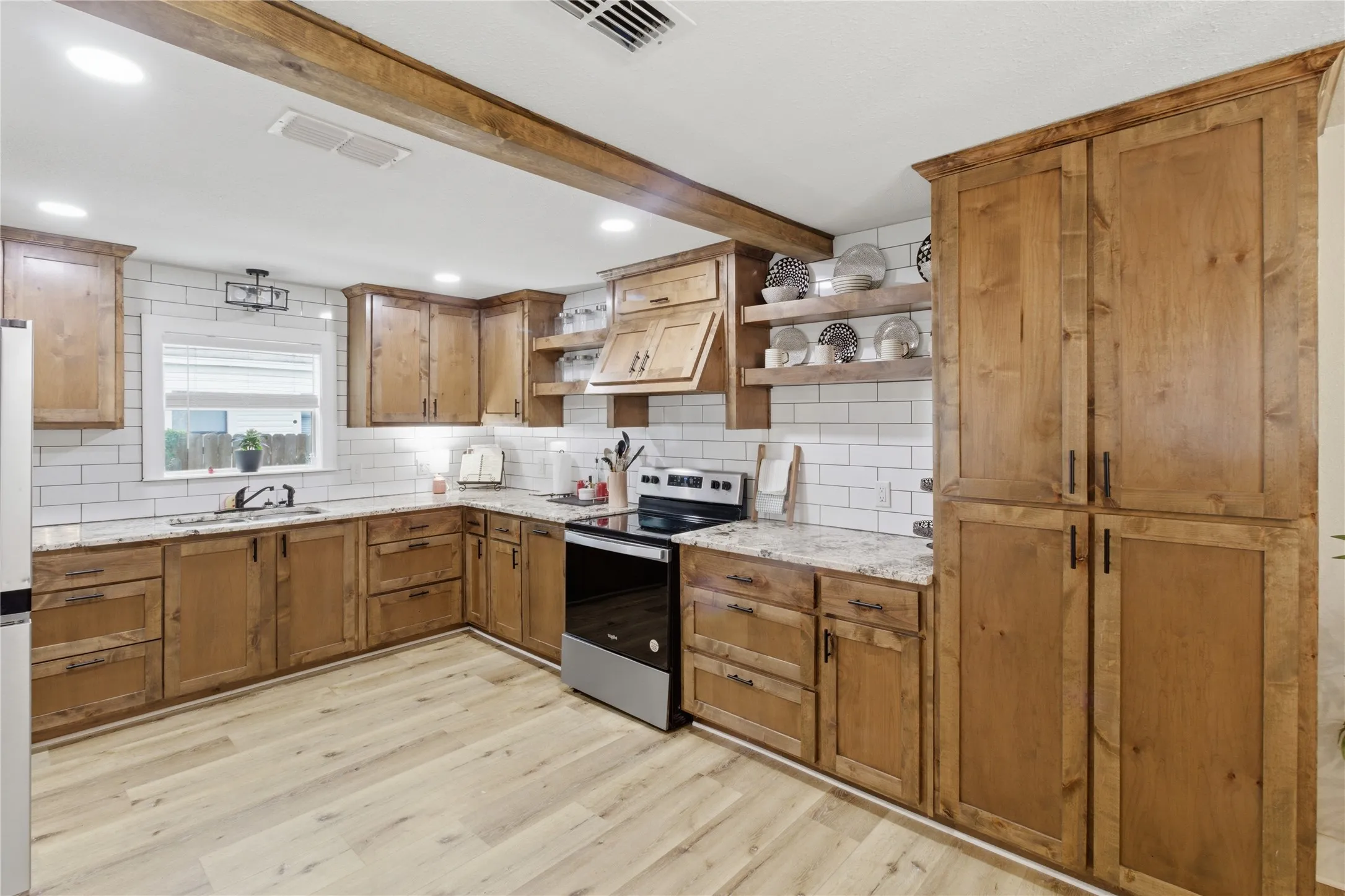 Single Family Residence For Sale in Wood County , 307 Locust Street, Winnsboro, Texas 75494, 2 Bedrooms, 1 Bathroom, Garage spaces, 1,168 Sqft, built in 1950, Price $215,000, mls#21277603, Real Estate Agent in Winnsboro, Homes For Sale in Wood county, Homes For Sale in Winnsboro, Realtor in Winnsboro Texas, Real Estate Brokerage Independent Realty Texas, Luminita Cordes Realtor