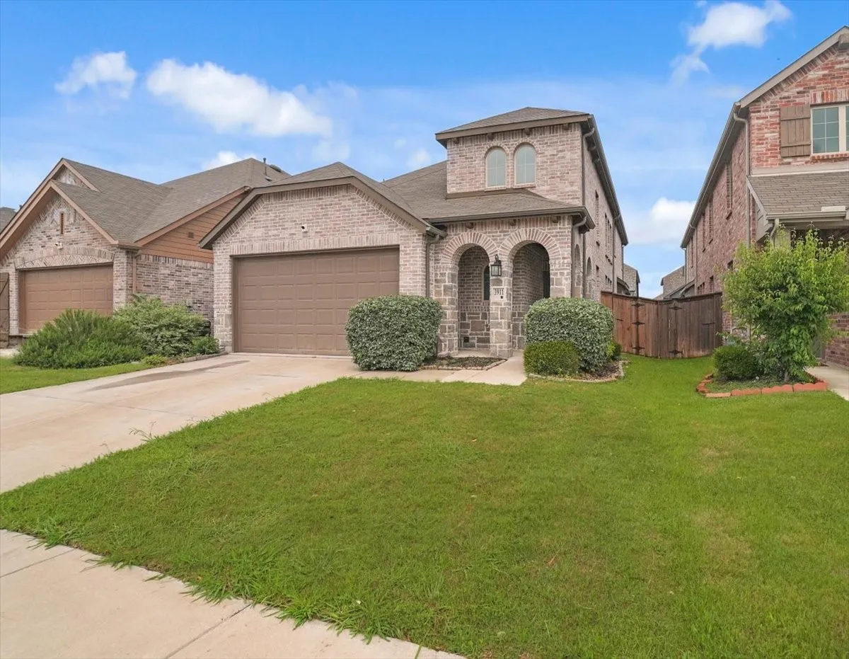Single Family Residence For Sale in Kaufman County , 3911 Rochelle Lane, Forney, Texas 75126, 4 Bedrooms, 3 Bathrooms, 2 Garage spaces, 2,360 Sqft, built in 2020, Price $350,000, mls#21277680, Real Estate Agent in Forney, Homes For Sale in Kaufman county, Homes For Sale in Forney, Realtor in Forney Texas, Real Estate Brokerage Independent Realty Texas, Luminita Cordes Realtor
