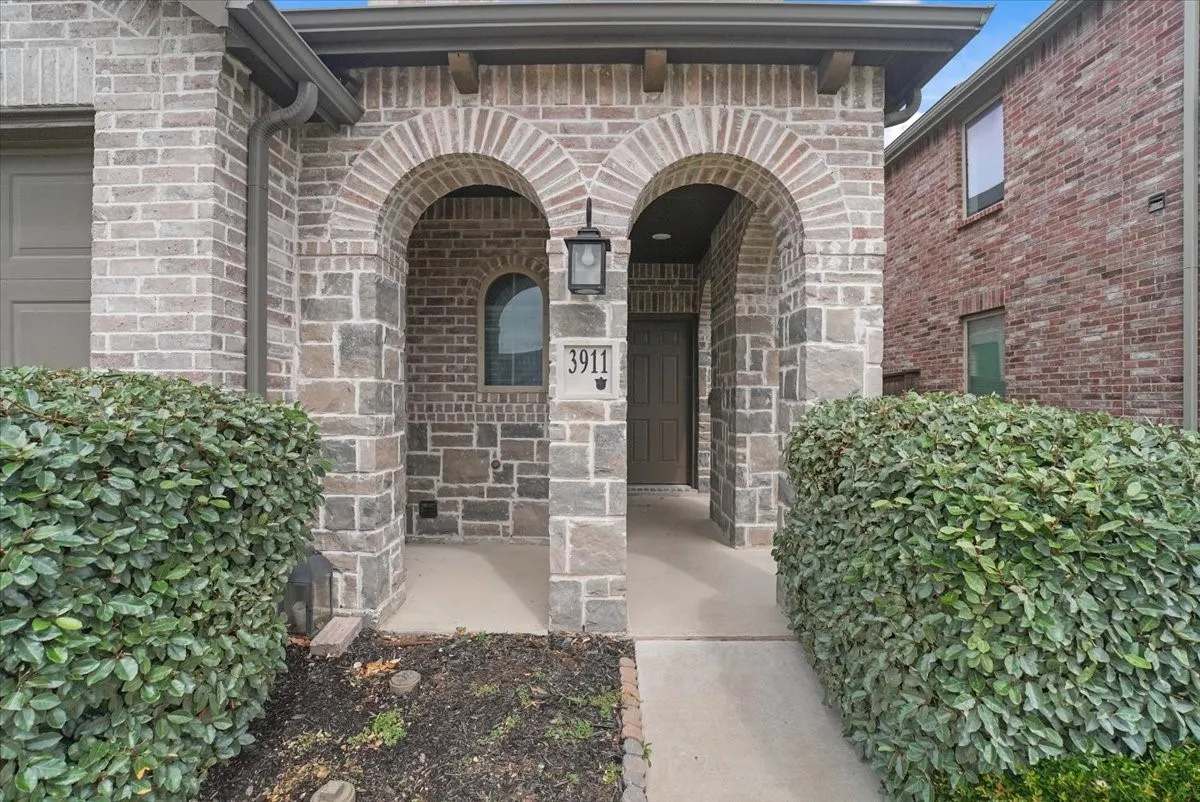 Single Family Residence For Sale in Kaufman County , 3911 Rochelle Lane, Forney, Texas 75126, 4 Bedrooms, 3 Bathrooms, 2 Garage spaces, 2,360 Sqft, built in 2020, Price $350,000, mls#21277680, Real Estate Agent in Forney, Homes For Sale in Kaufman county, Homes For Sale in Forney, Realtor in Forney Texas, Real Estate Brokerage Independent Realty Texas, Luminita Cordes Realtor