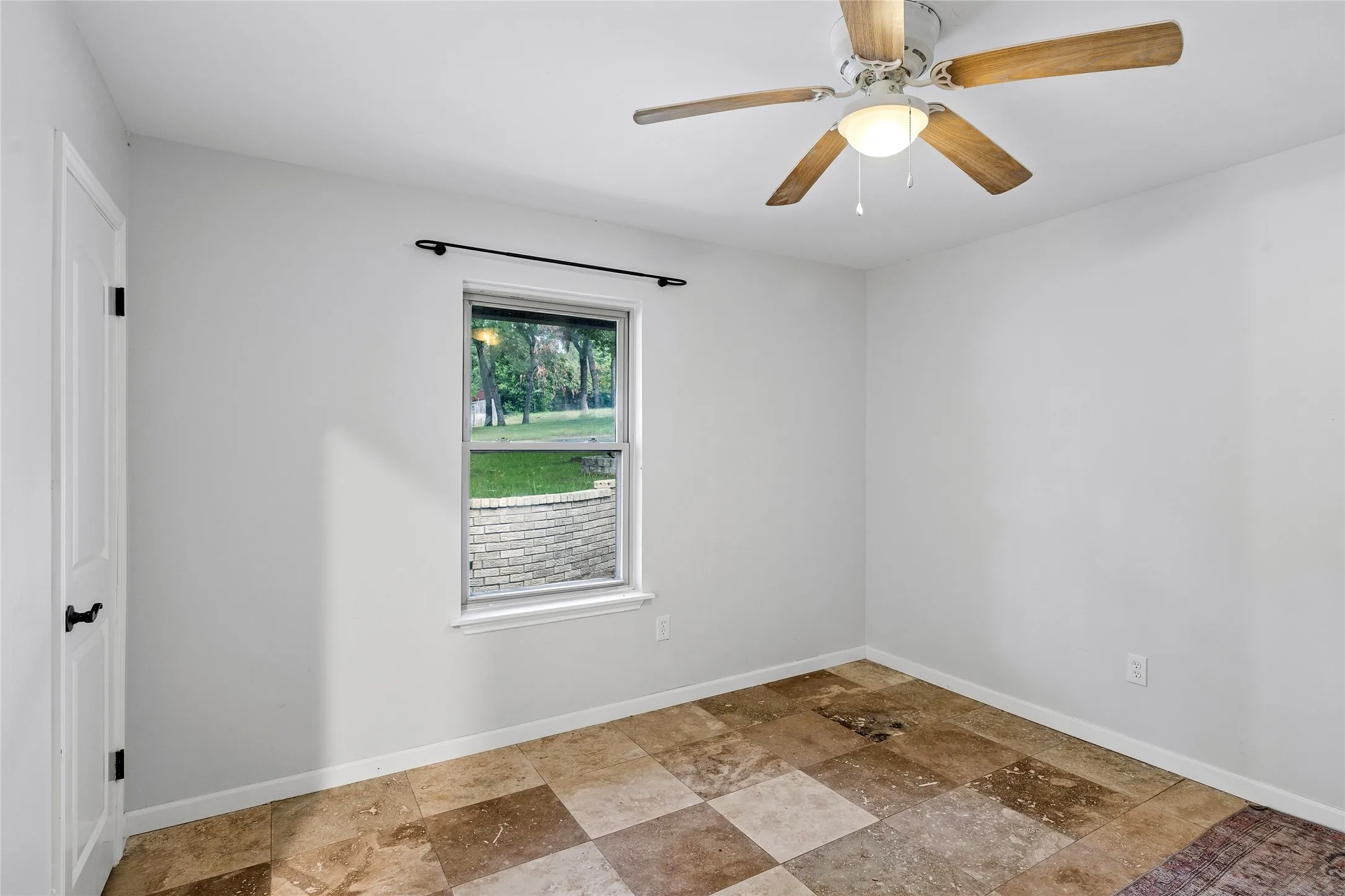 Single Family Residence For Sale in Tarrant County , 2000 Vista Trail, Keller, Texas 76262, 3 Bedroom, 3 Bathroom, 2 Garage spaces, 2,776 Sqft, built in 1979, mls#21275848, Real Estate Agent in Keller, Homes For Sale in Tarrant county, Homes For Sale in Keller, Realtor in Keller Texas, Real Estate Brokerage Independent Realty Texas, Luminita Cordes Realtor