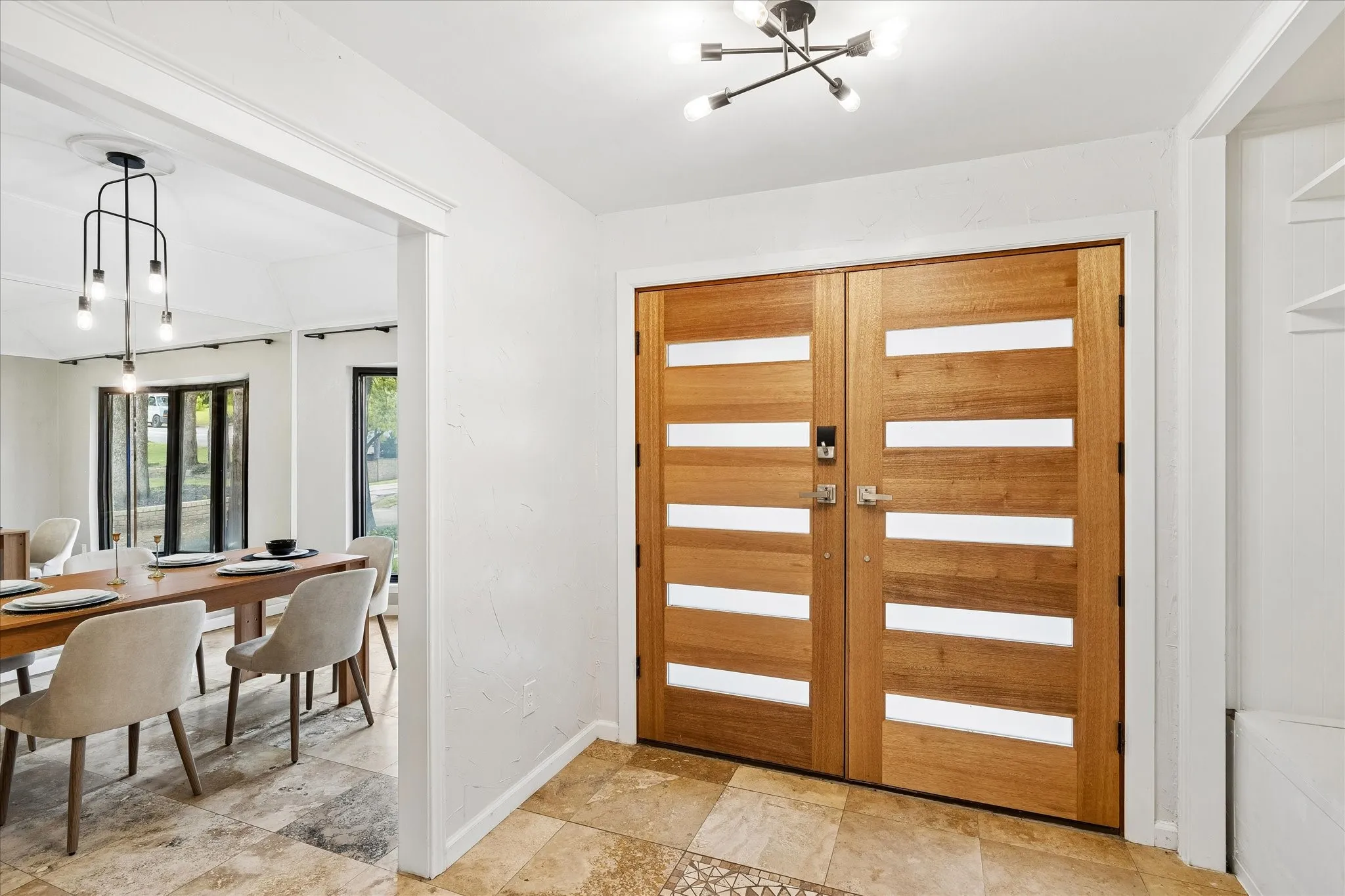 Single Family Residence For Sale in Tarrant County , 2000 Vista Trail, Keller, Texas 76262, 3 Bedroom, 3 Bathroom, 2 Garage spaces, 2,776 Sqft, built in 1979, mls#21275848, Real Estate Agent in Keller, Homes For Sale in Tarrant county, Homes For Sale in Keller, Realtor in Keller Texas, Real Estate Brokerage Independent Realty Texas, Luminita Cordes Realtor