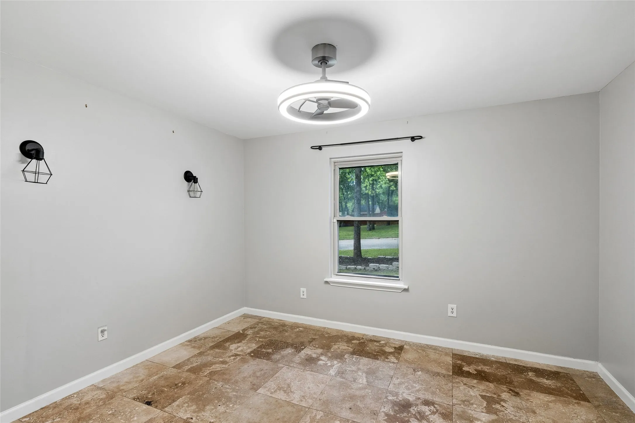 Single Family Residence For Sale in Tarrant County , 2000 Vista Trail, Keller, Texas 76262, 3 Bedroom, 3 Bathroom, 2 Garage spaces, 2,776 Sqft, built in 1979, mls#21275848, Real Estate Agent in Keller, Homes For Sale in Tarrant county, Homes For Sale in Keller, Realtor in Keller Texas, Real Estate Brokerage Independent Realty Texas, Luminita Cordes Realtor