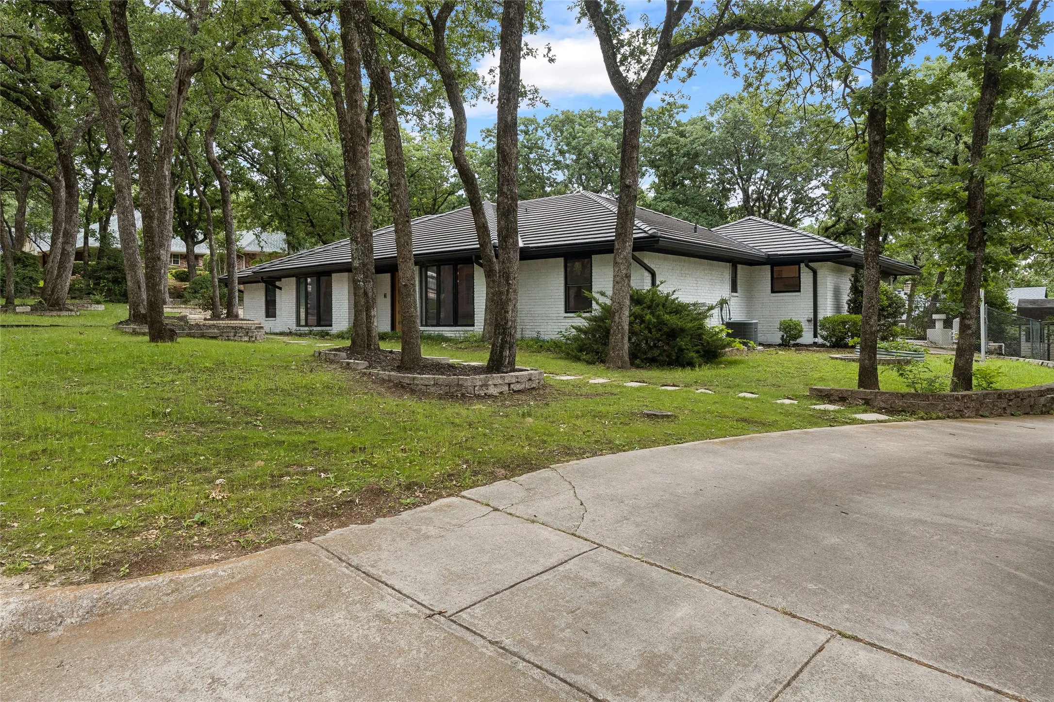 Plenty of parking, large driveway
