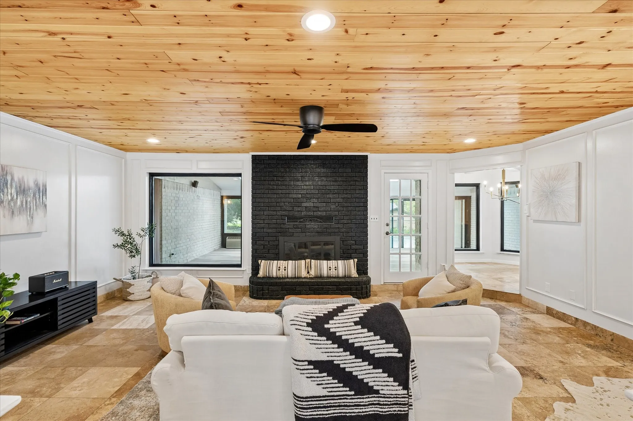 Single Family Residence For Sale in Tarrant County , 2000 Vista Trail, Keller, Texas 76262, 3 Bedroom, 3 Bathroom, 2 Garage spaces, 2,776 Sqft, built in 1979, mls#21275848, Real Estate Agent in Keller, Homes For Sale in Tarrant county, Homes For Sale in Keller, Realtor in Keller Texas, Real Estate Brokerage Independent Realty Texas, Luminita Cordes Realtor