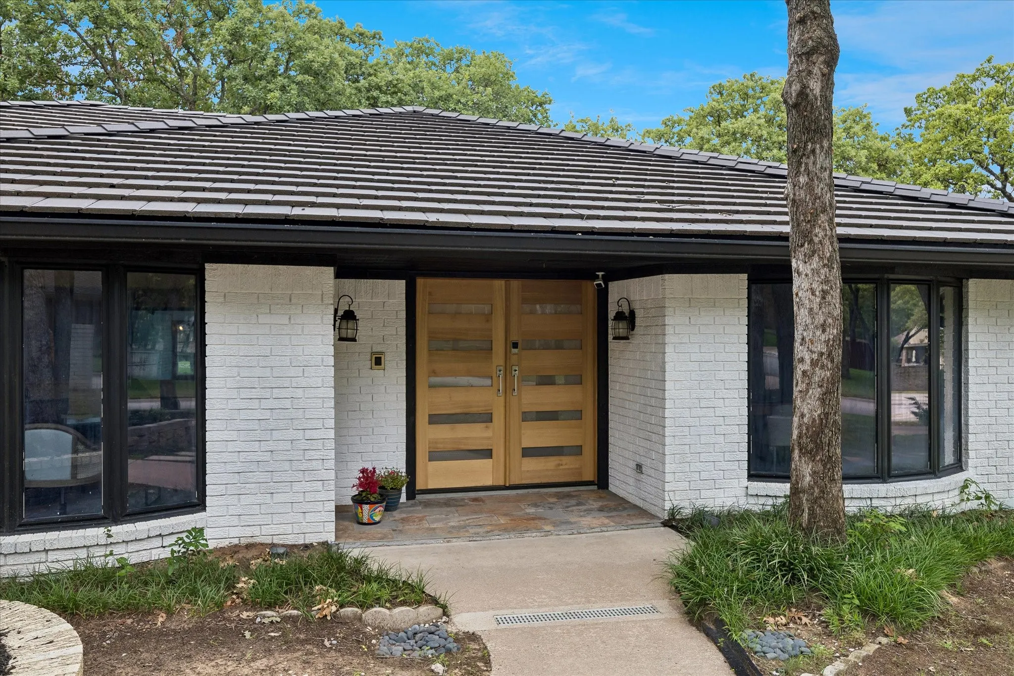 Single Family Residence For Sale in Tarrant County , 2000 Vista Trail, Keller, Texas 76262, 3 Bedroom, 3 Bathroom, 2 Garage spaces, 2,776 Sqft, built in 1979, mls#21275848, Real Estate Agent in Keller, Homes For Sale in Tarrant county, Homes For Sale in Keller, Realtor in Keller Texas, Real Estate Brokerage Independent Realty Texas, Luminita Cordes Realtor
