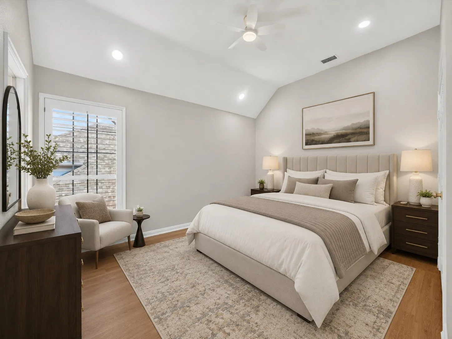 Vaulted ceiling with recessed lighting and ceiling fan