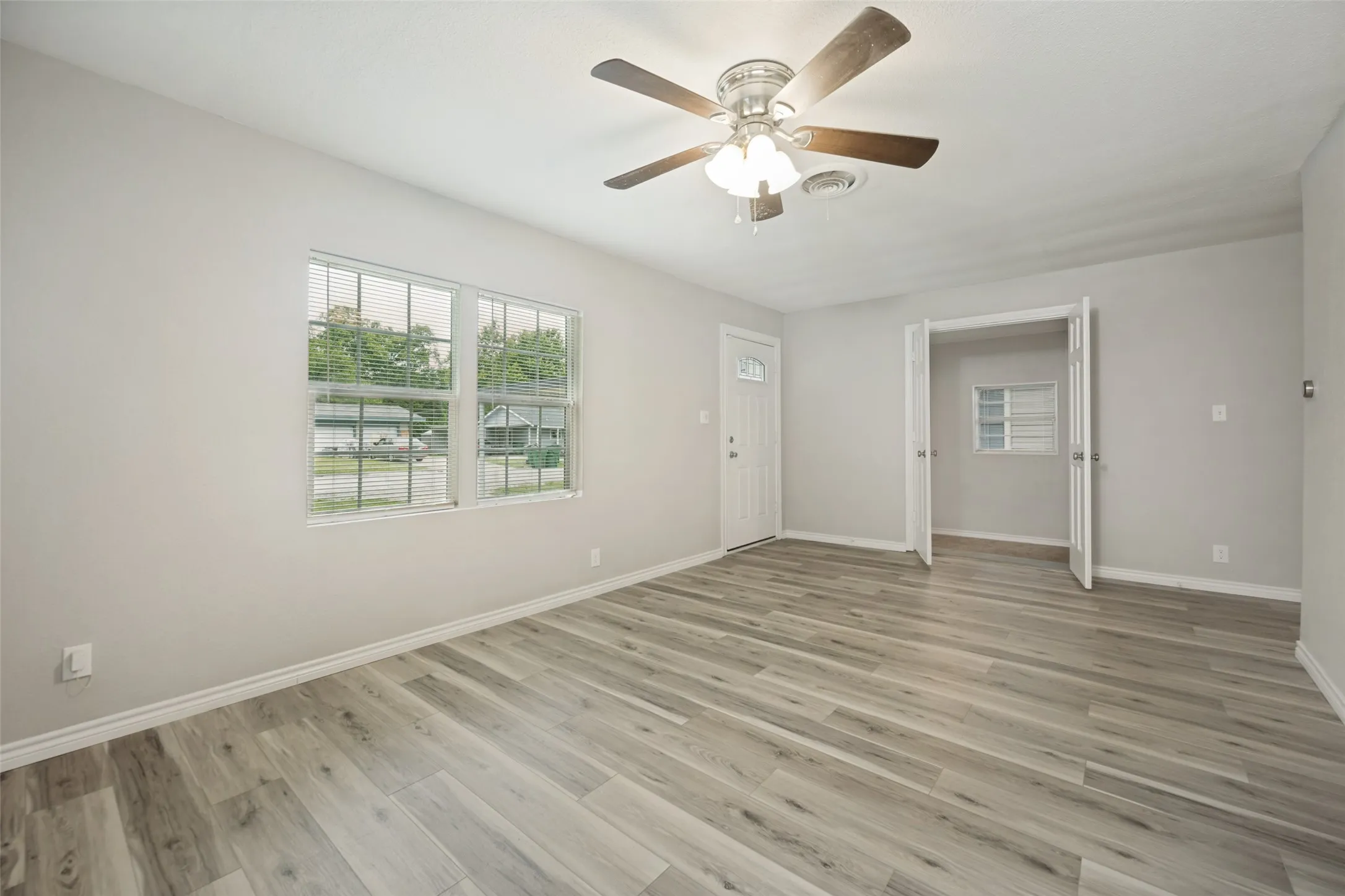Single Family Residence For Sale in Montague County , 717 Small Street, Bowie, Texas 76230, 3 Bedroom, 1 Bathroom, Garage spaces, 990 Sqft, built in 1955, mls#21274490, Real Estate Agent in Bowie, Homes For Sale in Montague county, Homes For Sale in Bowie, Realtor in Bowie Texas, Real Estate Brokerage Independent Realty Texas, Luminita Cordes Realtor