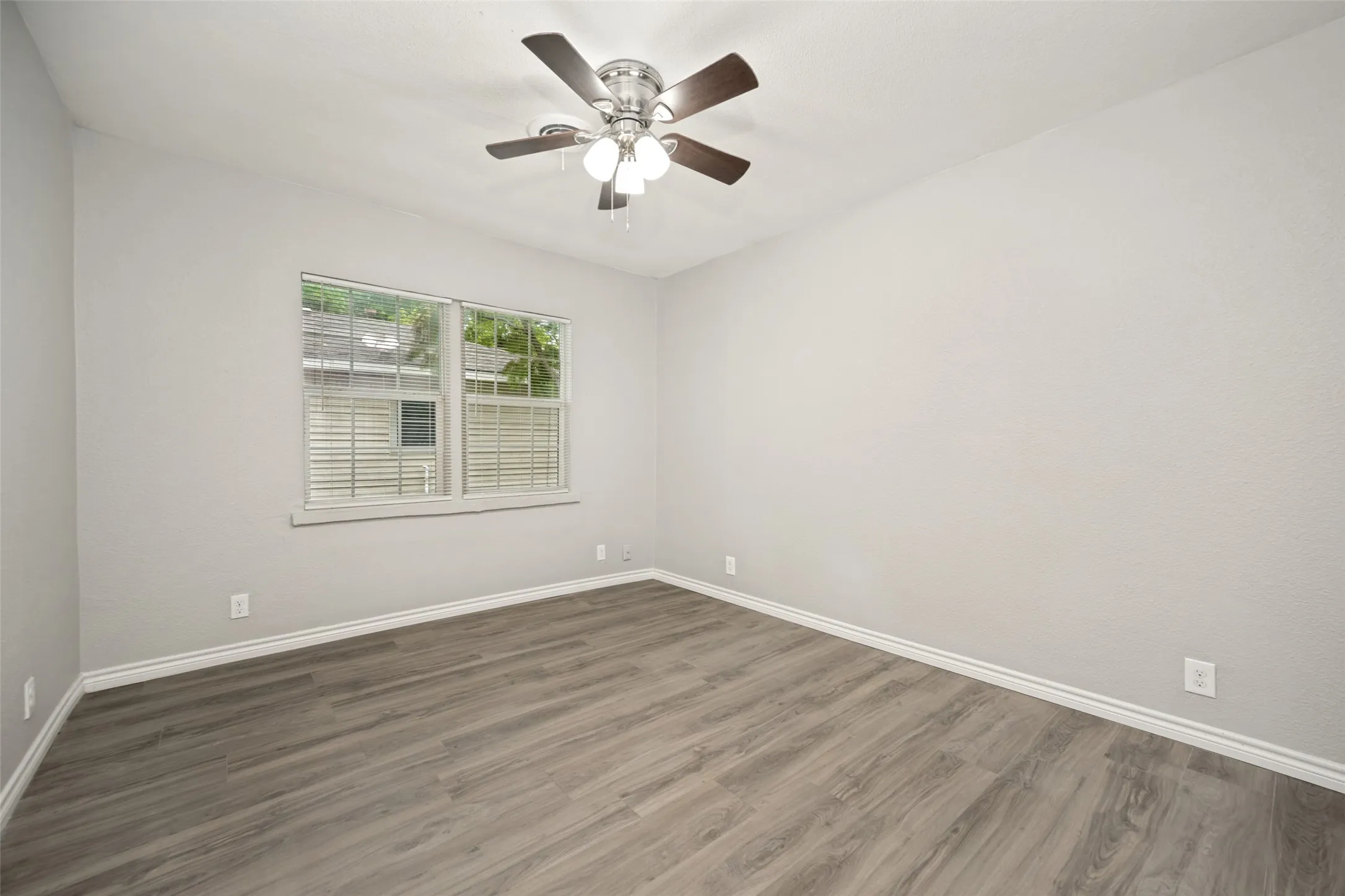 Single Family Residence For Sale in Montague County , 717 Small Street, Bowie, Texas 76230, 3 Bedroom, 1 Bathroom, Garage spaces, 990 Sqft, built in 1955, mls#21274490, Real Estate Agent in Bowie, Homes For Sale in Montague county, Homes For Sale in Bowie, Realtor in Bowie Texas, Real Estate Brokerage Independent Realty Texas, Luminita Cordes Realtor