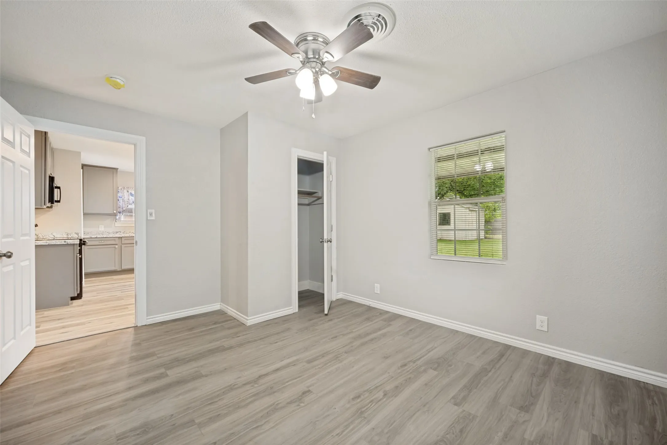 Single Family Residence For Sale in Montague County , 717 Small Street, Bowie, Texas 76230, 3 Bedroom, 1 Bathroom, Garage spaces, 990 Sqft, built in 1955, mls#21274490, Real Estate Agent in Bowie, Homes For Sale in Montague county, Homes For Sale in Bowie, Realtor in Bowie Texas, Real Estate Brokerage Independent Realty Texas, Luminita Cordes Realtor