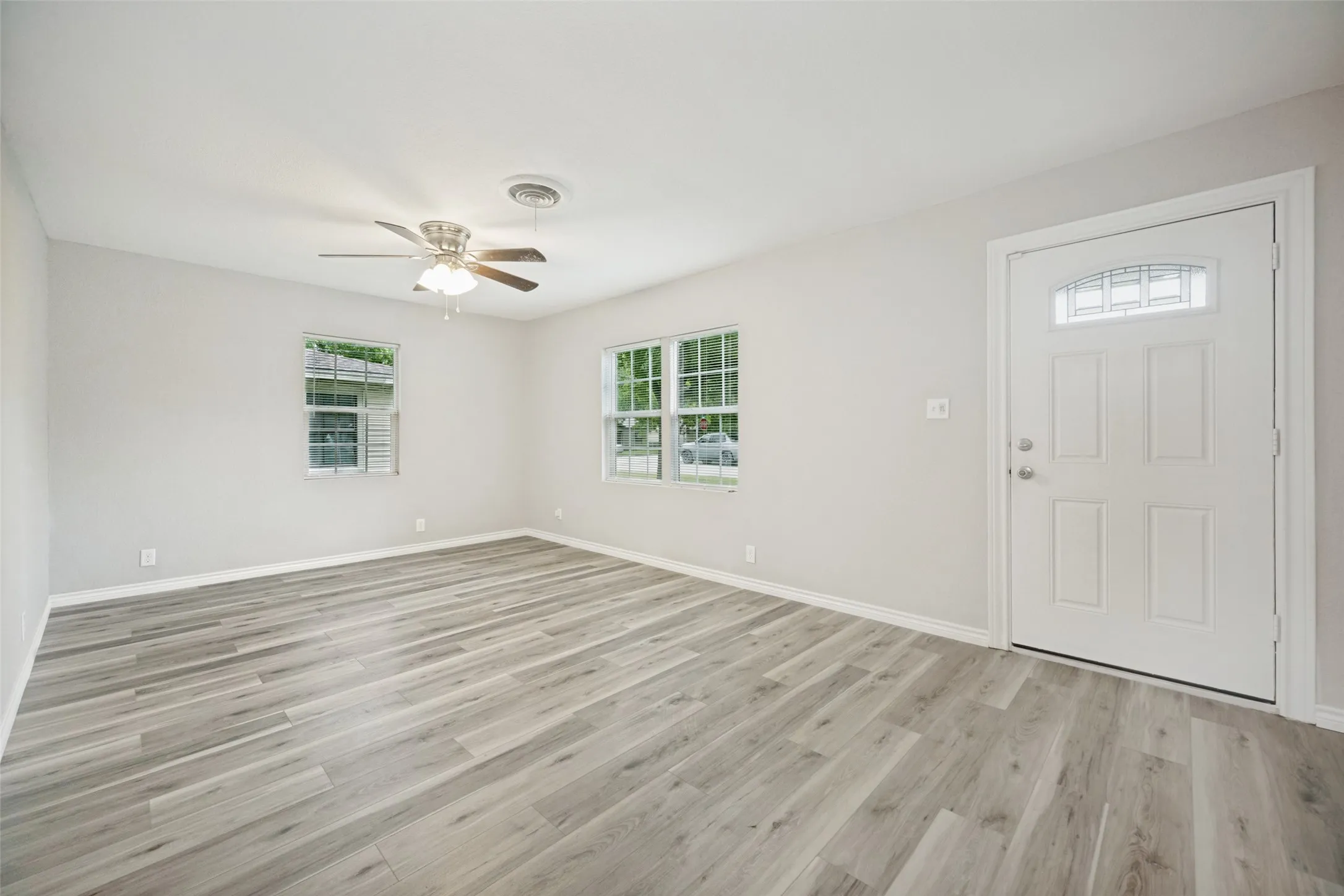Single Family Residence For Sale in Montague County , 717 Small Street, Bowie, Texas 76230, 3 Bedroom, 1 Bathroom, Garage spaces, 990 Sqft, built in 1955, mls#21274490, Real Estate Agent in Bowie, Homes For Sale in Montague county, Homes For Sale in Bowie, Realtor in Bowie Texas, Real Estate Brokerage Independent Realty Texas, Luminita Cordes Realtor