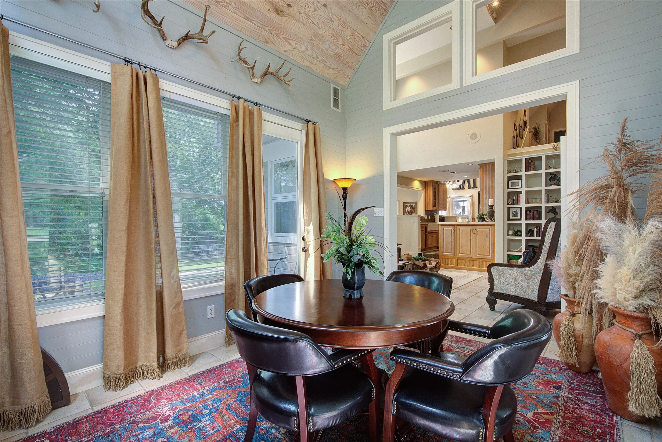 Single Family Residence For Sale in Hopkins County , 2 Jennifer Lane, Sulphur Springs, Texas 75482, 4 Bedroom, 4 Bathroom, 3 Garage spaces, 3,972 Sqft, built in 1997, mls#21275734, Real Estate Agent in Sulphur Springs, Homes For Sale in Hopkins county, Homes For Sale in Sulphur Springs, Realtor in Sulphur Springs Texas, Real Estate Brokerage Independent Realty Texas, Luminita Cordes Realtor