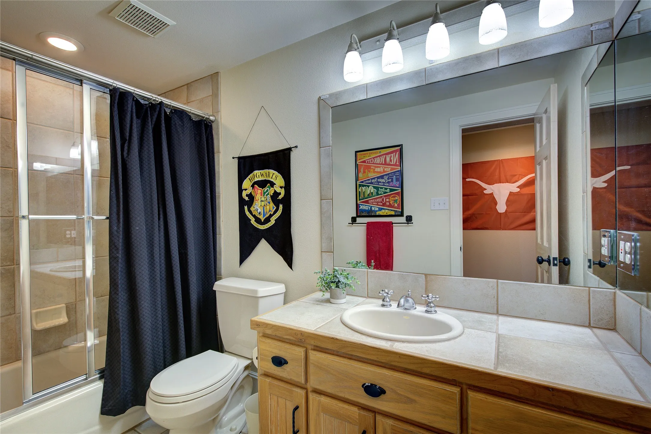Single Family Residence For Sale in Hopkins County , 2 Jennifer Lane, Sulphur Springs, Texas 75482, 4 Bedroom, 4 Bathroom, 3 Garage spaces, 3,972 Sqft, built in 1997, mls#21275734, Real Estate Agent in Sulphur Springs, Homes For Sale in Hopkins county, Homes For Sale in Sulphur Springs, Realtor in Sulphur Springs Texas, Real Estate Brokerage Independent Realty Texas, Luminita Cordes Realtor