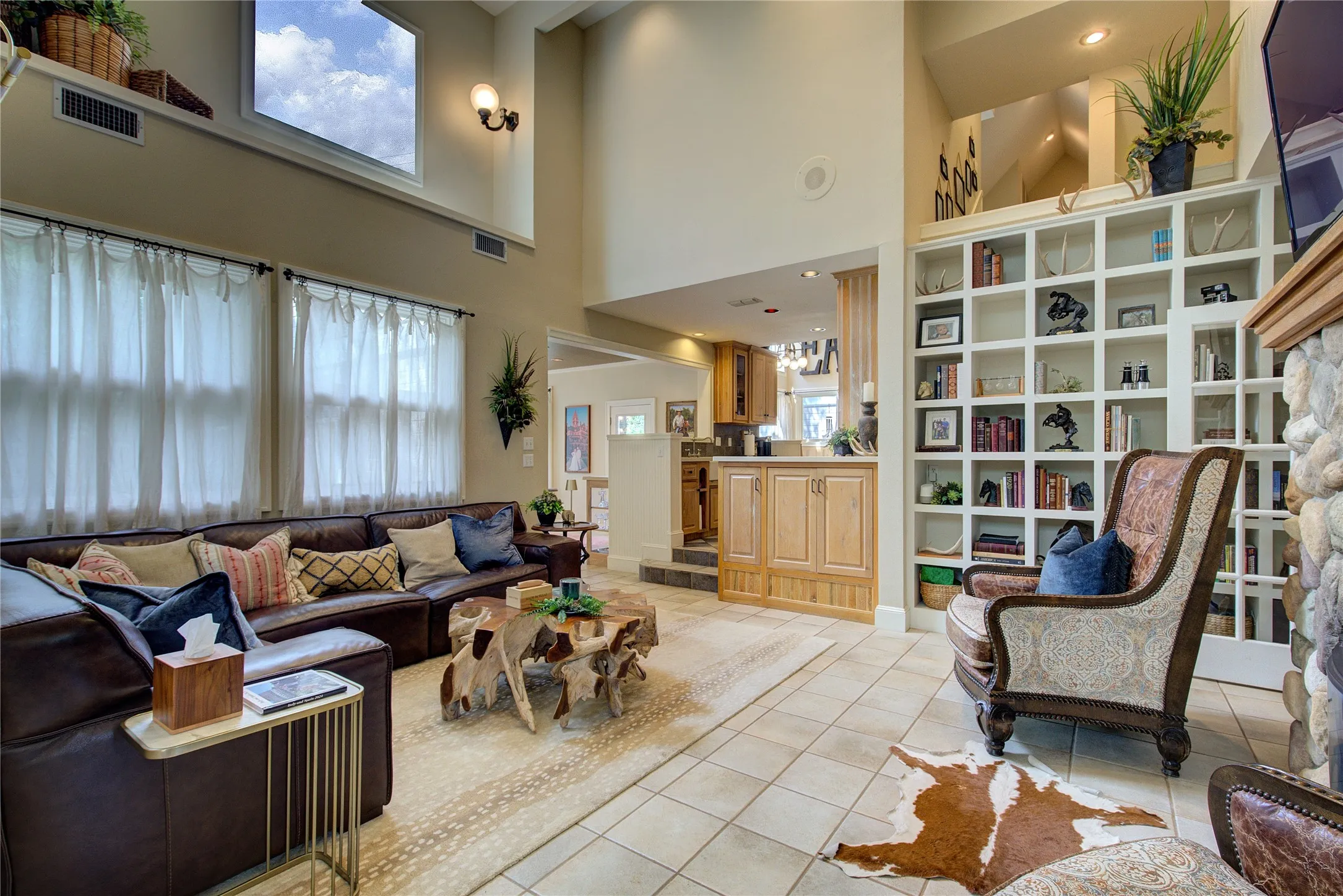 Single Family Residence For Sale in Hopkins County , 2 Jennifer Lane, Sulphur Springs, Texas 75482, 4 Bedroom, 4 Bathroom, 3 Garage spaces, 3,972 Sqft, built in 1997, mls#21275734, Real Estate Agent in Sulphur Springs, Homes For Sale in Hopkins county, Homes For Sale in Sulphur Springs, Realtor in Sulphur Springs Texas, Real Estate Brokerage Independent Realty Texas, Luminita Cordes Realtor