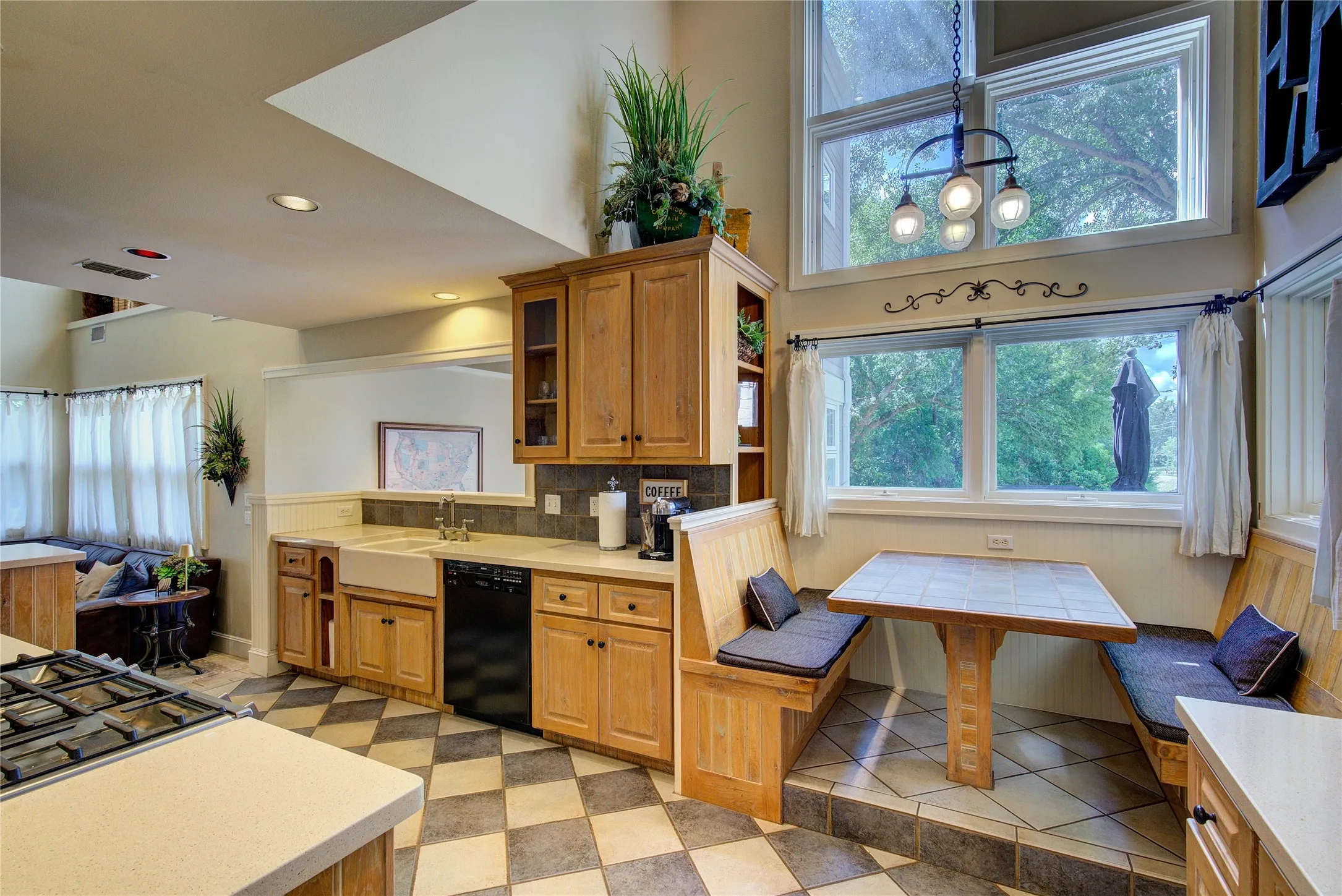 Single Family Residence For Sale in Hopkins County , 2 Jennifer Lane, Sulphur Springs, Texas 75482, 4 Bedroom, 4 Bathroom, 3 Garage spaces, 3,972 Sqft, built in 1997, mls#21275734, Real Estate Agent in Sulphur Springs, Homes For Sale in Hopkins county, Homes For Sale in Sulphur Springs, Realtor in Sulphur Springs Texas, Real Estate Brokerage Independent Realty Texas, Luminita Cordes Realtor