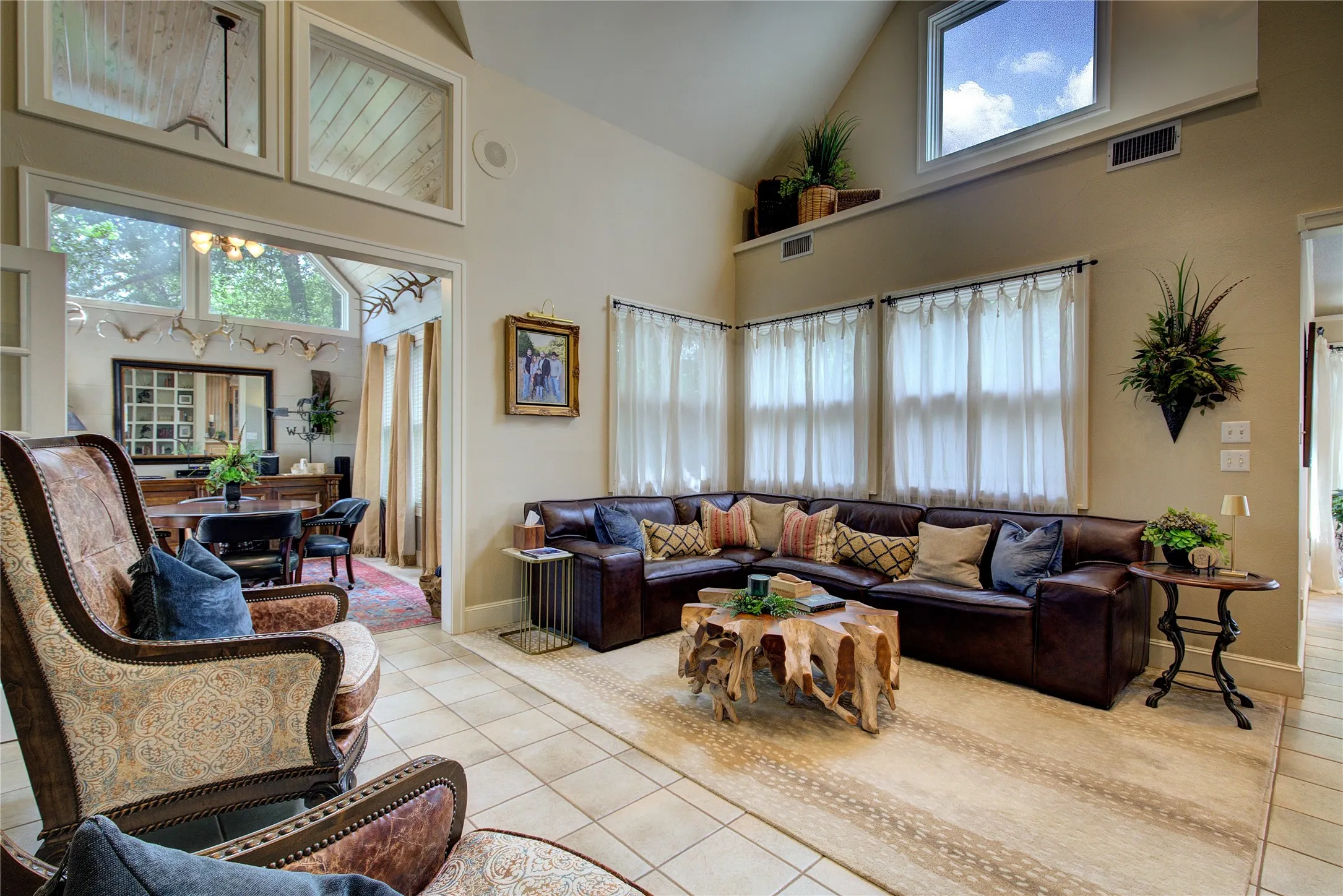 Single Family Residence For Sale in Hopkins County , 2 Jennifer Lane, Sulphur Springs, Texas 75482, 4 Bedroom, 4 Bathroom, 3 Garage spaces, 3,972 Sqft, built in 1997, mls#21275734, Real Estate Agent in Sulphur Springs, Homes For Sale in Hopkins county, Homes For Sale in Sulphur Springs, Realtor in Sulphur Springs Texas, Real Estate Brokerage Independent Realty Texas, Luminita Cordes Realtor