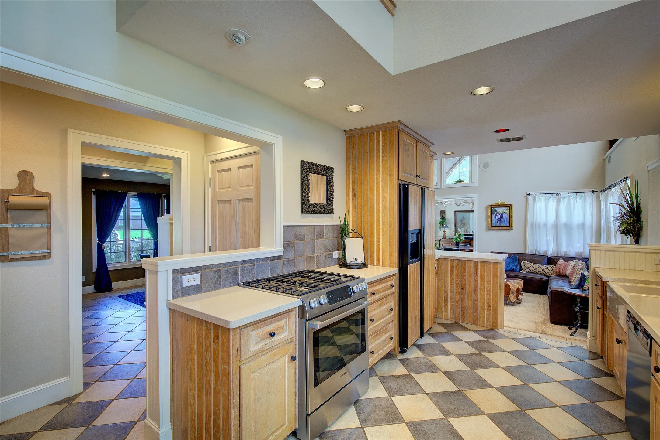 Single Family Residence For Sale in Hopkins County , 2 Jennifer Lane, Sulphur Springs, Texas 75482, 4 Bedroom, 4 Bathroom, 3 Garage spaces, 3,972 Sqft, built in 1997, mls#21275734, Real Estate Agent in Sulphur Springs, Homes For Sale in Hopkins county, Homes For Sale in Sulphur Springs, Realtor in Sulphur Springs Texas, Real Estate Brokerage Independent Realty Texas, Luminita Cordes Realtor