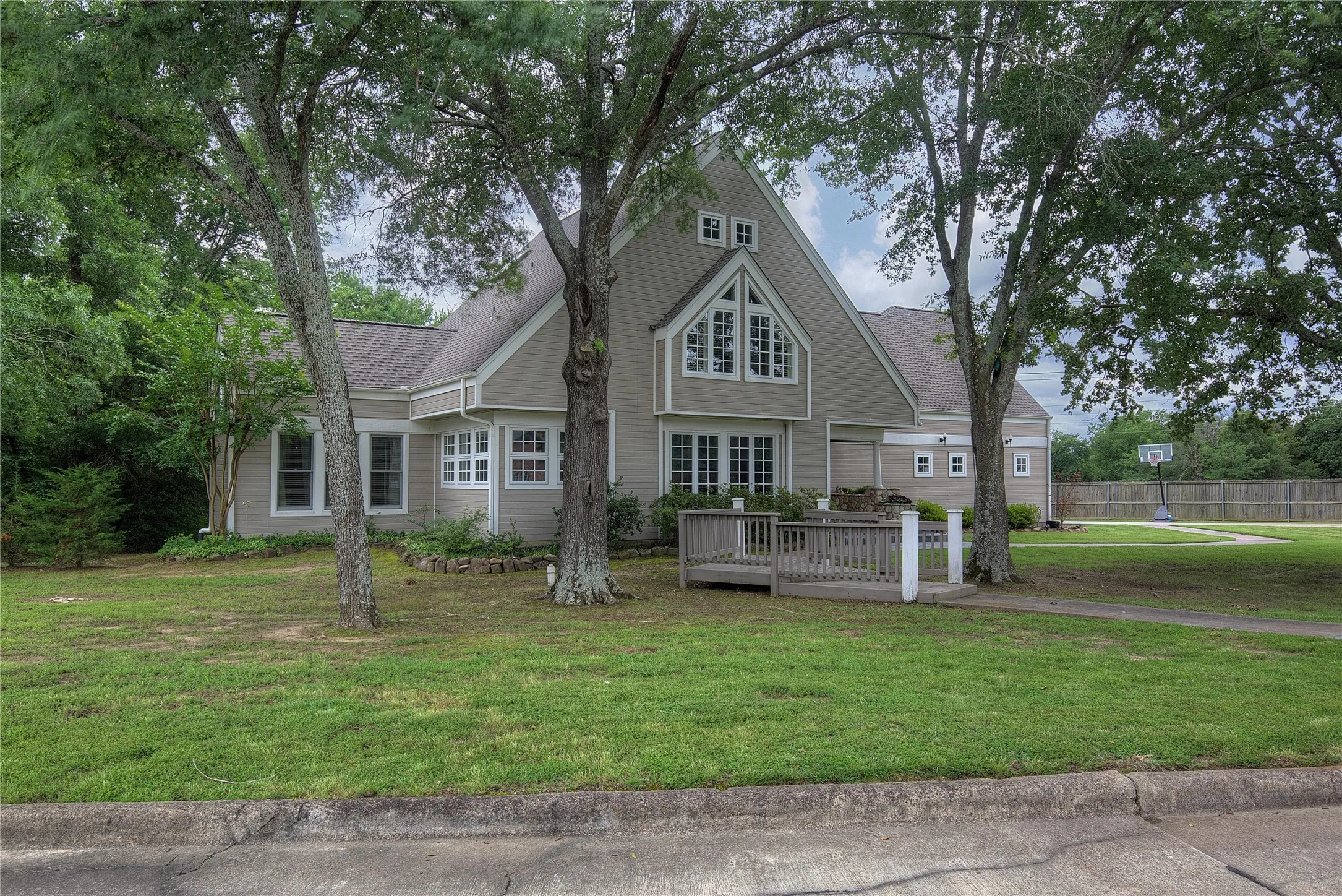 Single Family Residence For Sale in Hopkins County , 2 Jennifer Lane, Sulphur Springs, Texas 75482, 4 Bedroom, 4 Bathroom, 3 Garage spaces, 3,972 Sqft, built in 1997, mls#21275734, Real Estate Agent in Sulphur Springs, Homes For Sale in Hopkins county, Homes For Sale in Sulphur Springs, Realtor in Sulphur Springs Texas, Real Estate Brokerage Independent Realty Texas, Luminita Cordes Realtor