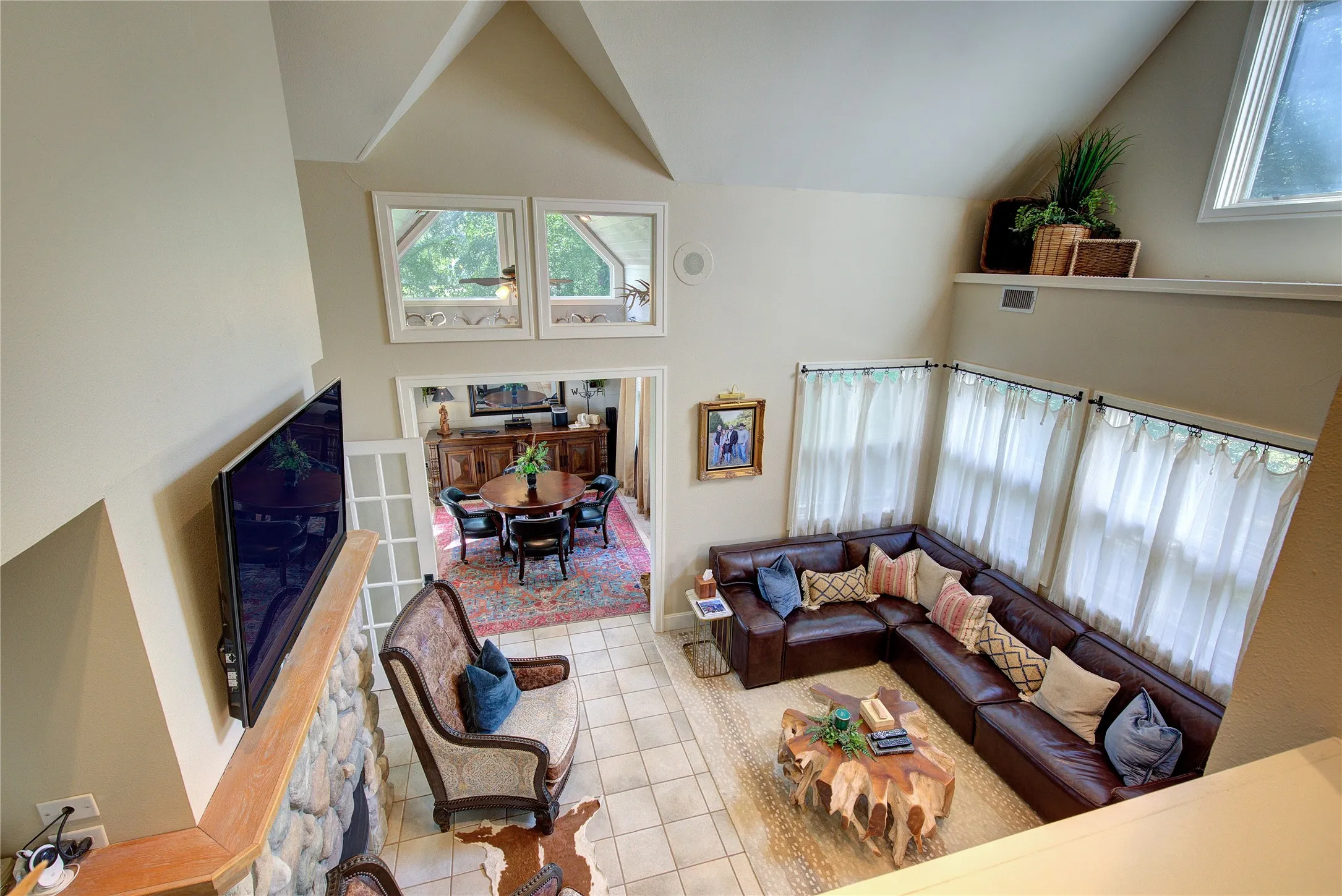 Single Family Residence For Sale in Hopkins County , 2 Jennifer Lane, Sulphur Springs, Texas 75482, 4 Bedroom, 4 Bathroom, 3 Garage spaces, 3,972 Sqft, built in 1997, mls#21275734, Real Estate Agent in Sulphur Springs, Homes For Sale in Hopkins county, Homes For Sale in Sulphur Springs, Realtor in Sulphur Springs Texas, Real Estate Brokerage Independent Realty Texas, Luminita Cordes Realtor