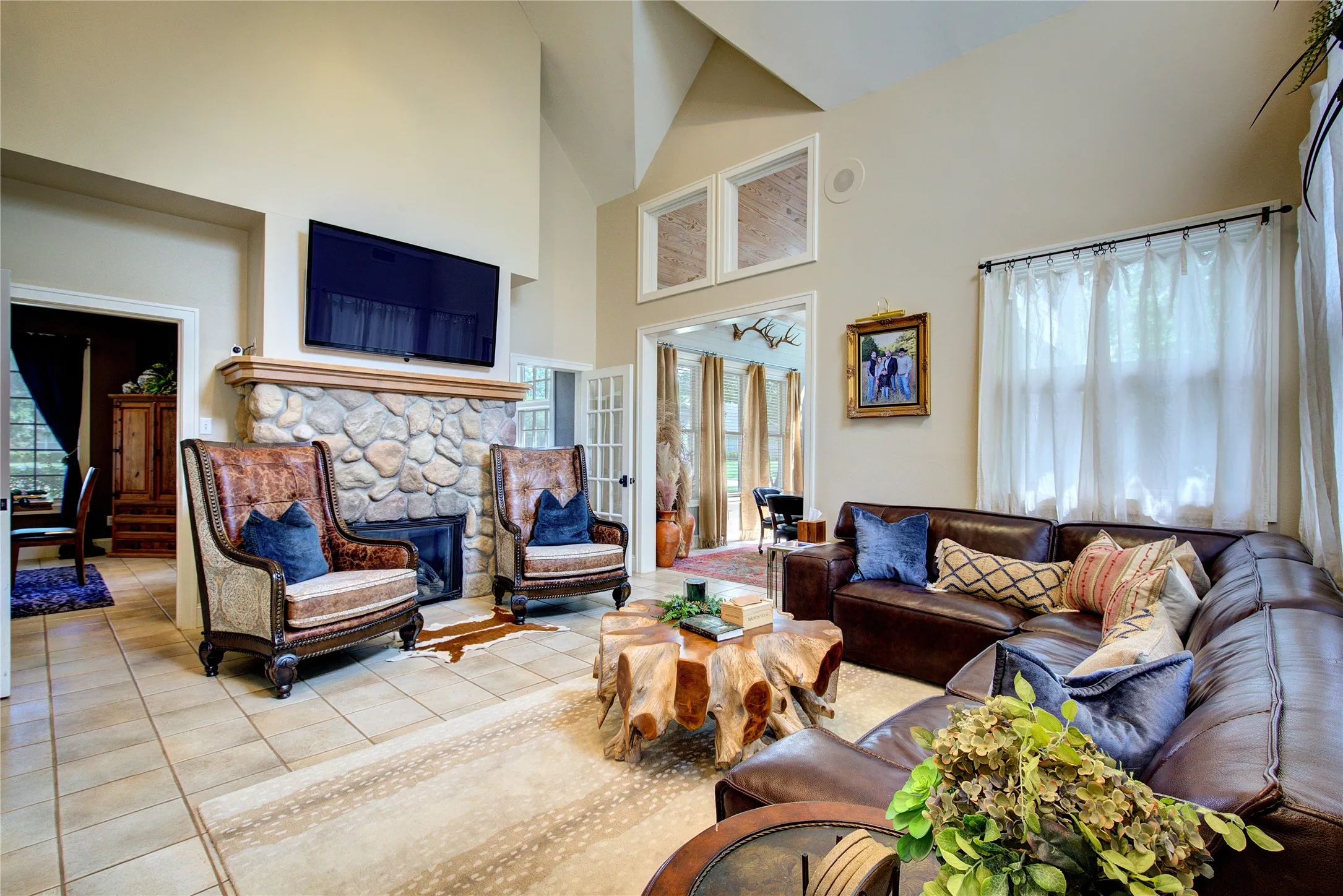 Single Family Residence For Sale in Hopkins County , 2 Jennifer Lane, Sulphur Springs, Texas 75482, 4 Bedroom, 4 Bathroom, 3 Garage spaces, 3,972 Sqft, built in 1997, mls#21275734, Real Estate Agent in Sulphur Springs, Homes For Sale in Hopkins county, Homes For Sale in Sulphur Springs, Realtor in Sulphur Springs Texas, Real Estate Brokerage Independent Realty Texas, Luminita Cordes Realtor
