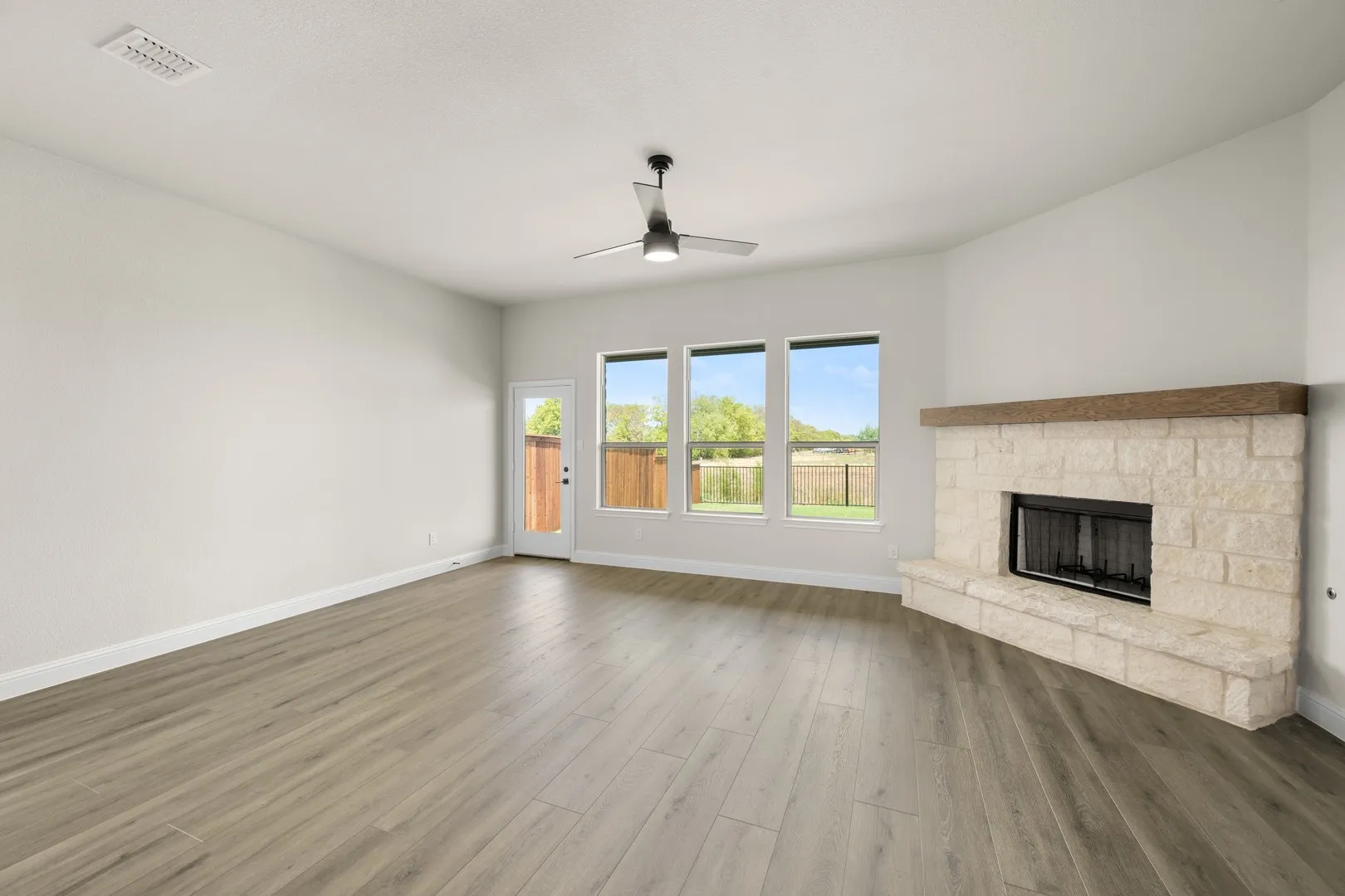 DFW-Silo Mills-Concept 3015-7861 Barley Field Street-Living Room-Risewell Homes-2