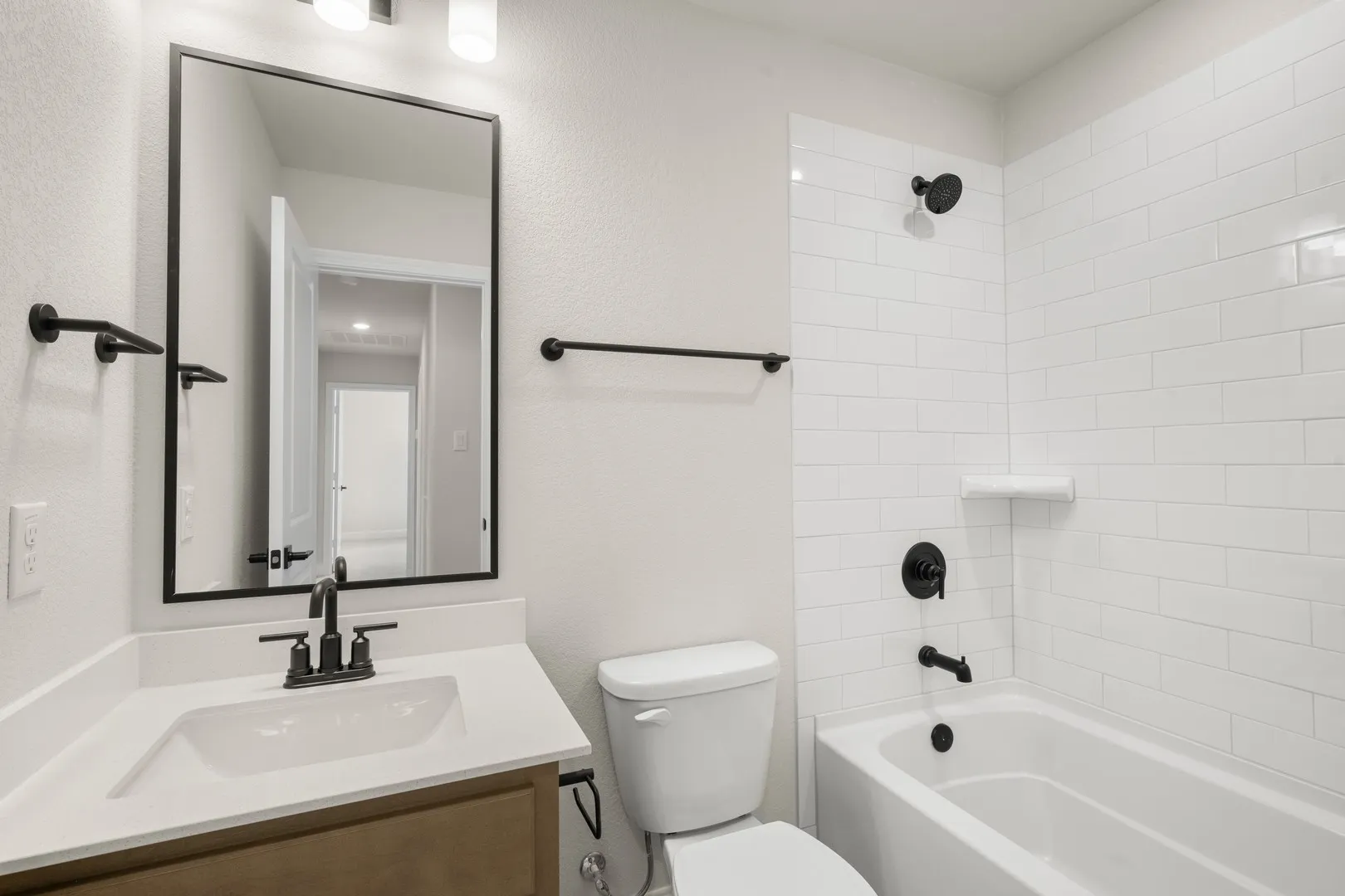DFW-Silo Mills-Concept 3015-7861 Barley Field Street-Bathroom-Risewell Homes-1