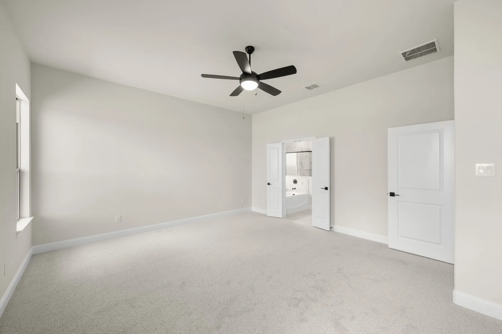 DFW-Silo Mills-Concept 3015-7861 Barley Field Street-Primary Suite-Risewell Homes-2