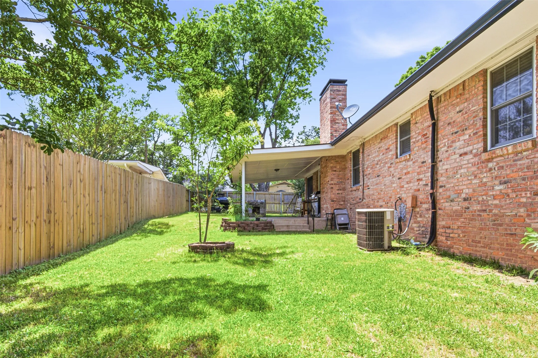 Single Family Residence For Sale in Smith County , 1901 Sterling Drive, Tyler, Texas 75701, 3 Bedroom, 2 Bathroom, 2 Garage spaces, 1,931 Sqft, built in 1965, mls#21276868, Real Estate Agent in Tyler, Homes For Sale in Smith county, Homes For Sale in Tyler, Realtor in Tyler Texas, Real Estate Brokerage Independent Realty Texas, Luminita Cordes Realtor