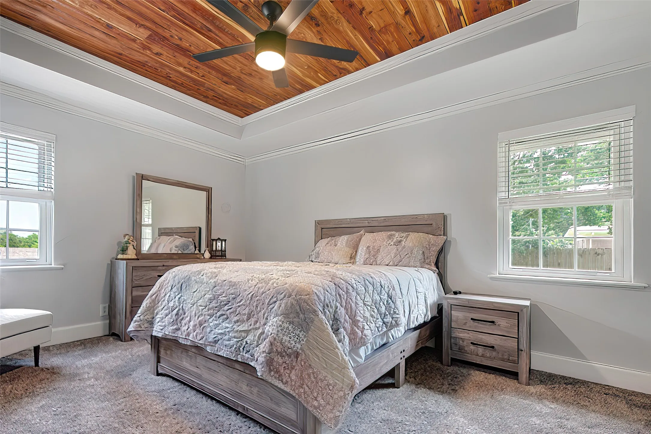 Single Family Residence For Sale in Smith County , 1901 Sterling Drive, Tyler, Texas 75701, 3 Bedroom, 2 Bathroom, 2 Garage spaces, 1,931 Sqft, built in 1965, mls#21276868, Real Estate Agent in Tyler, Homes For Sale in Smith county, Homes For Sale in Tyler, Realtor in Tyler Texas, Real Estate Brokerage Independent Realty Texas, Luminita Cordes Realtor