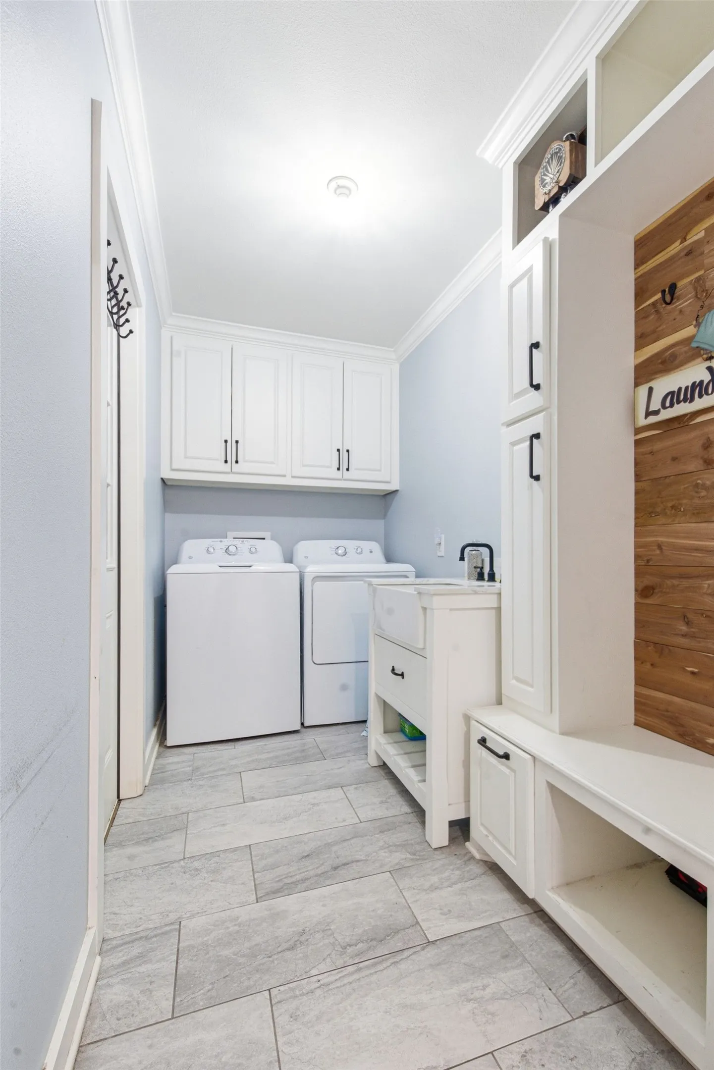 Single Family Residence For Sale in Smith County , 1901 Sterling Drive, Tyler, Texas 75701, 3 Bedroom, 2 Bathroom, 2 Garage spaces, 1,931 Sqft, built in 1965, mls#21276868, Real Estate Agent in Tyler, Homes For Sale in Smith county, Homes For Sale in Tyler, Realtor in Tyler Texas, Real Estate Brokerage Independent Realty Texas, Luminita Cordes Realtor
