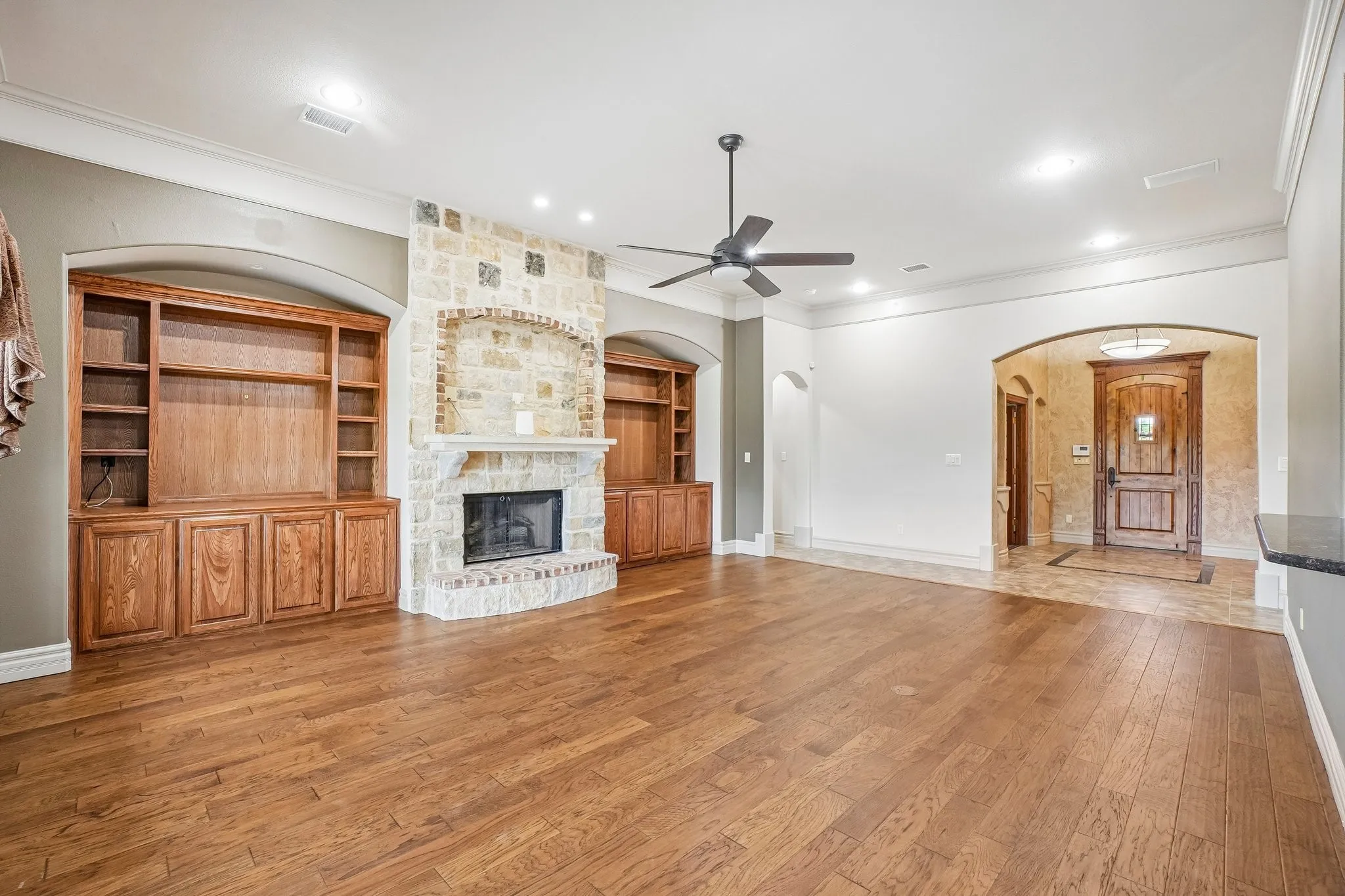 Single Family Residence For Sale in Rockwall County , 484 Savannah Hill, Rockwall, Texas 75032, 4 Bedroom, 5 Bathroom, 3 Garage spaces, 3,994 Sqft, built in 2007, mls#21276739, Real Estate Agent in Rockwall, Homes For Sale in Rockwall county, Homes For Sale in Rockwall, Realtor in Rockwall Texas, Real Estate Brokerage Independent Realty Texas, Luminita Cordes Realtor